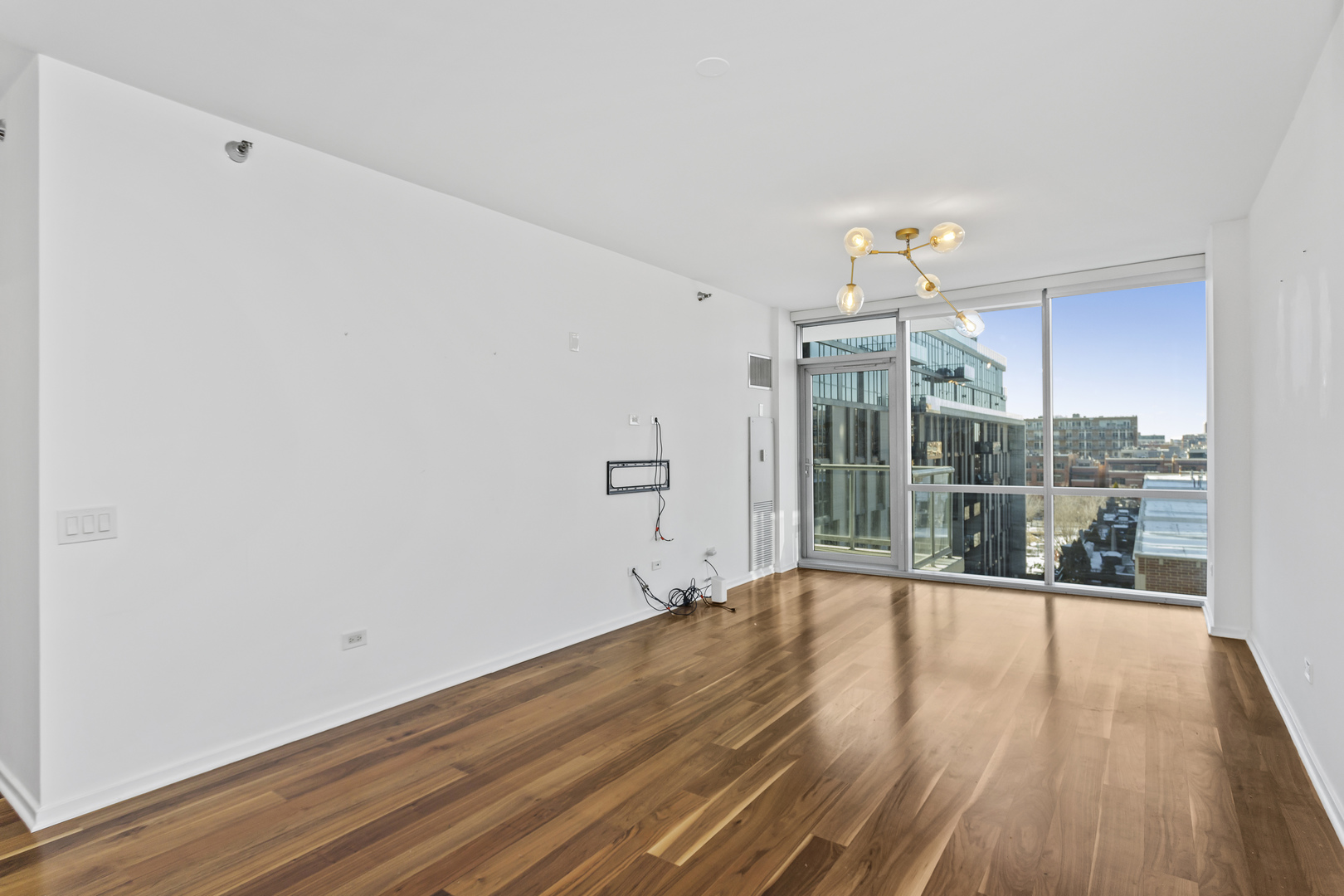 123 S GREEN Street Unit: 709B
