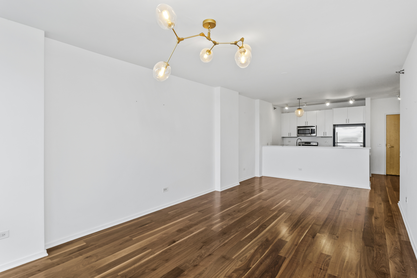 123 S GREEN Street Unit: 709B