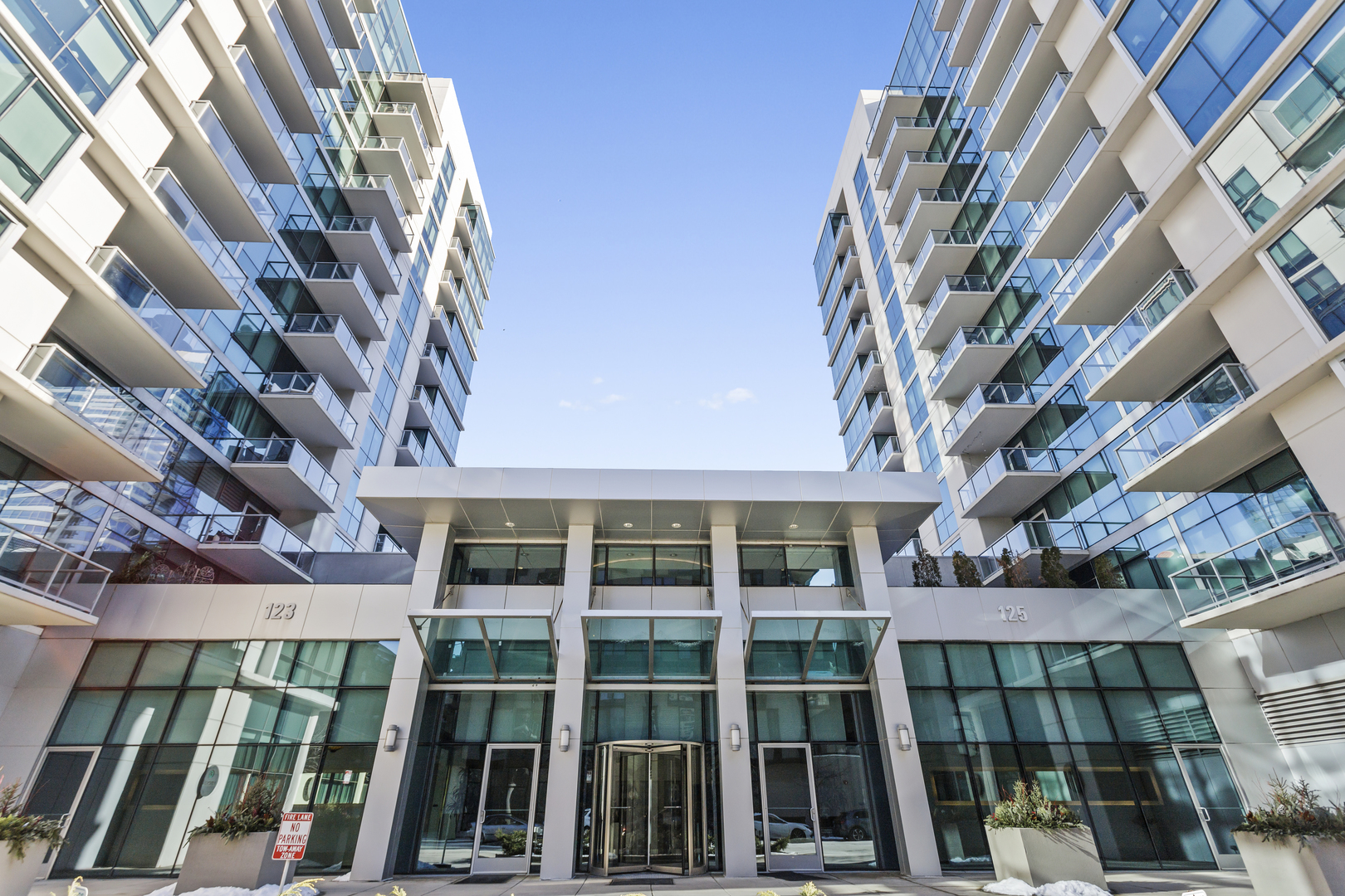 123 S GREEN Street Unit: 709B