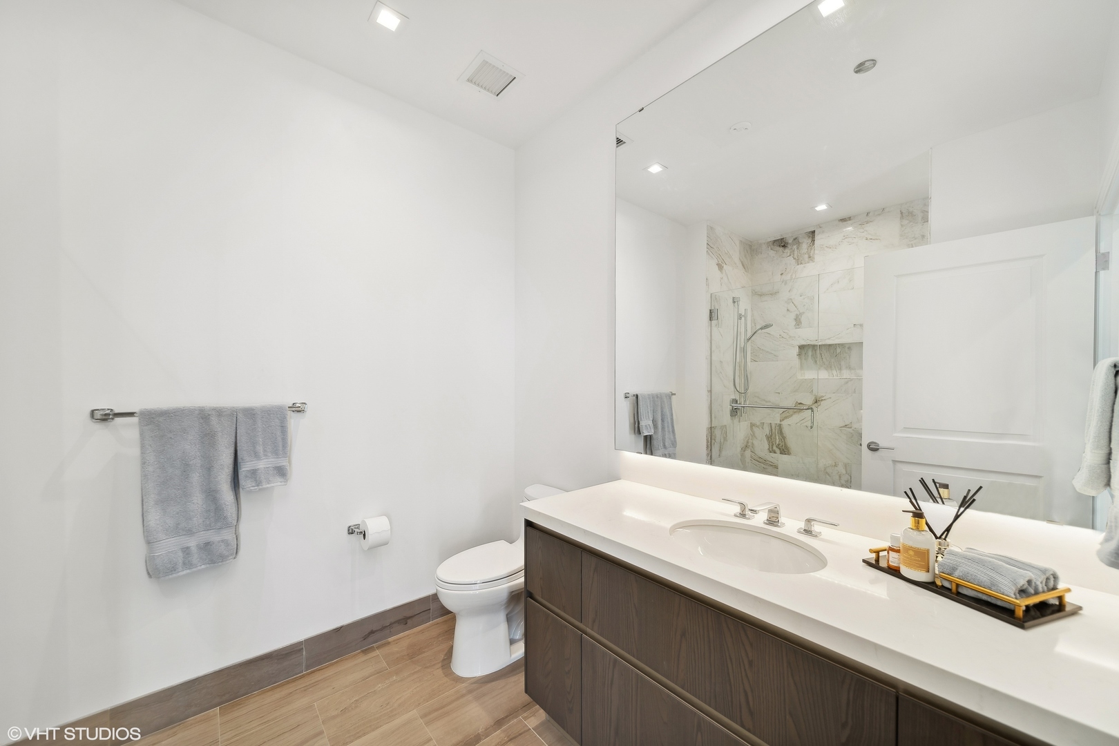 363 E Wacker Drive Unit: 4304