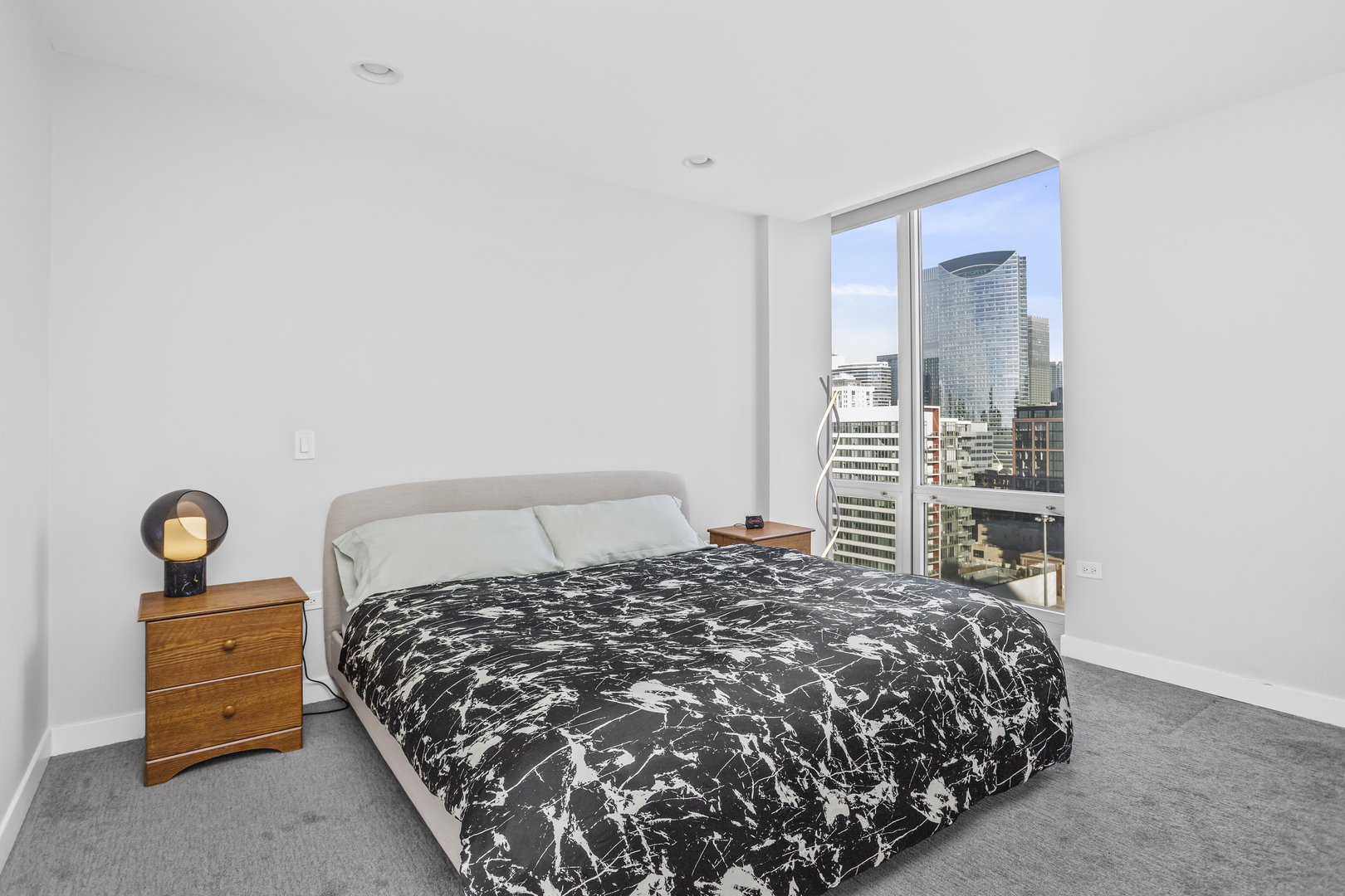 737 W WASHINGTON Street Unit: 1602