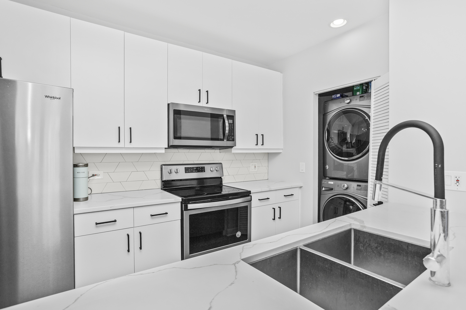 737 W WASHINGTON Street Unit: 1602