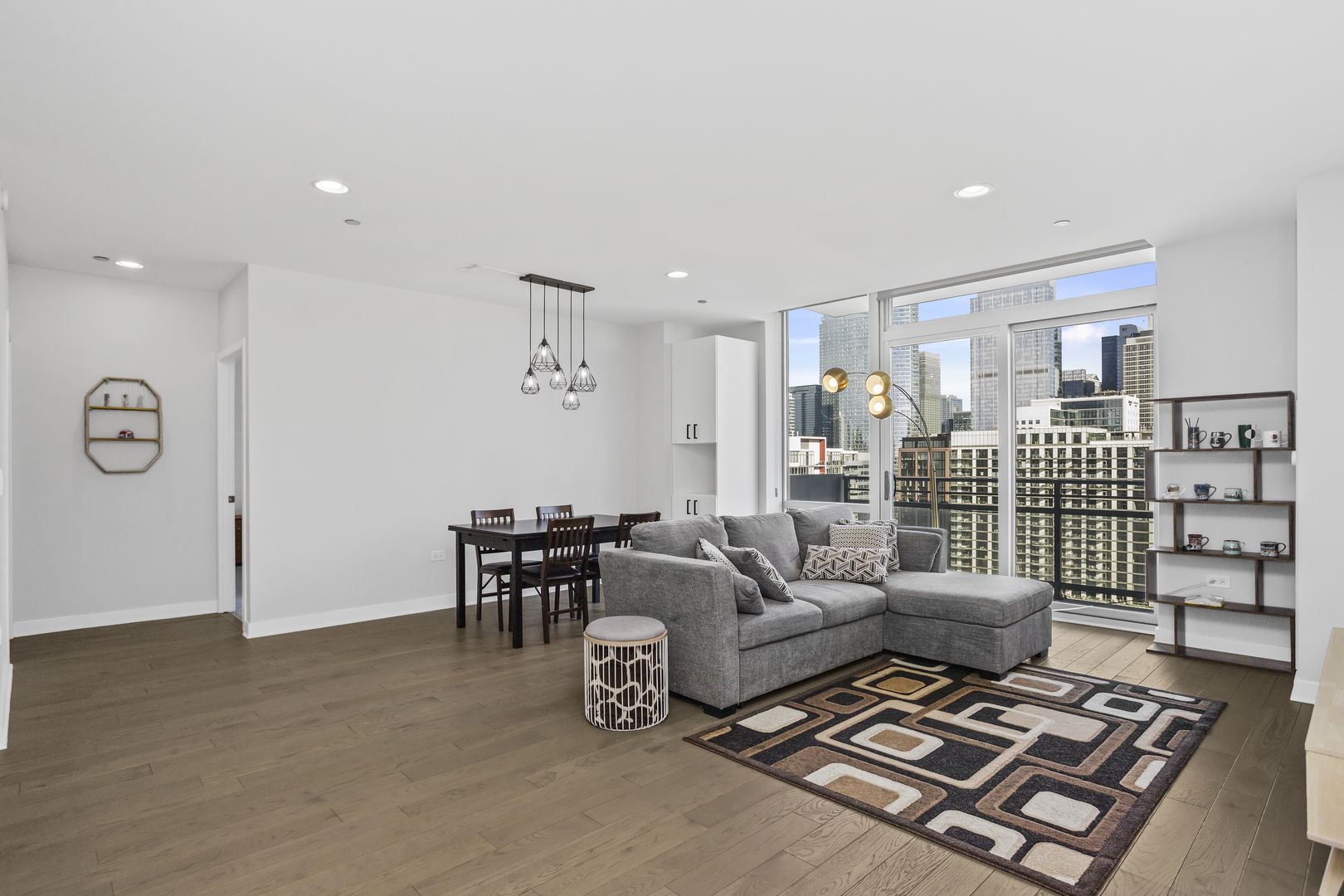 737 W WASHINGTON Street Unit: 1602
