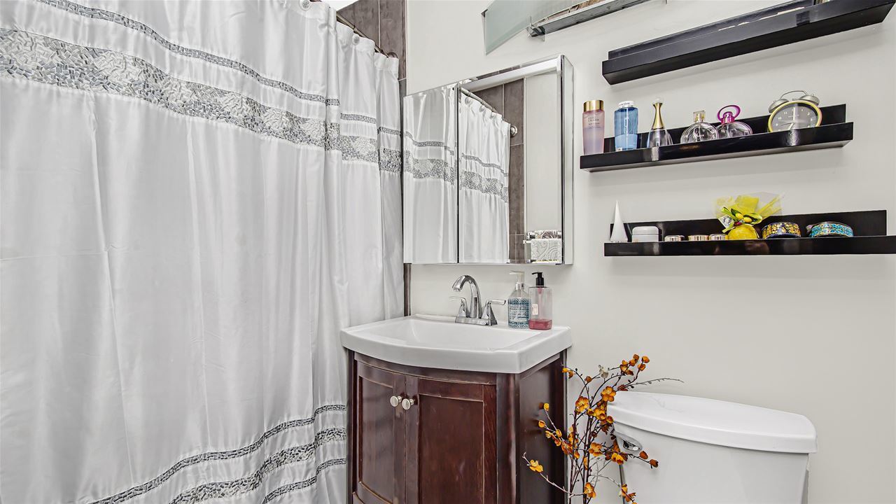 400 E RANDOLPH Street Unit: 2324