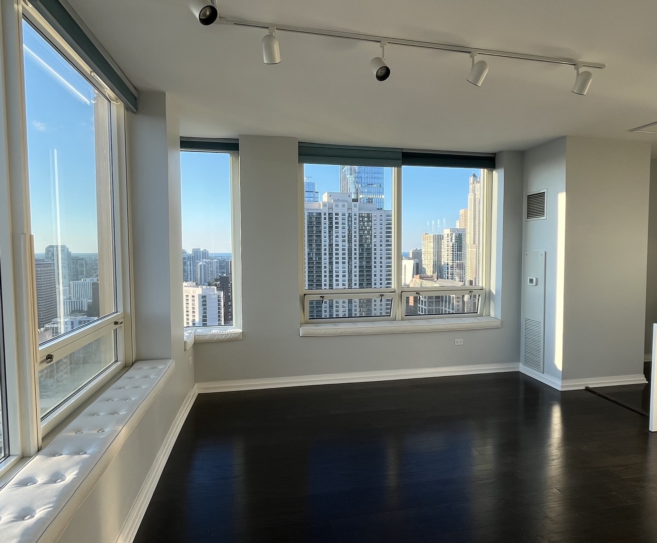 33 W ONTARIO Street Unit: 42EN