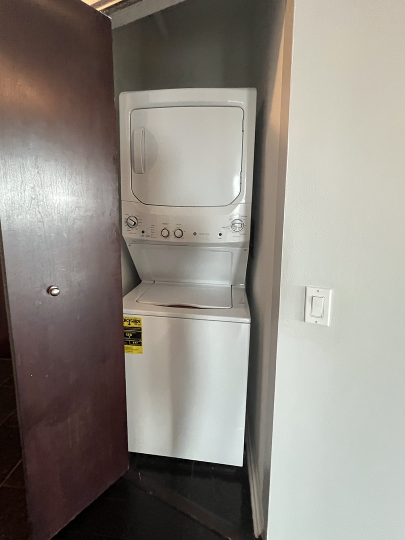 33 W ONTARIO Street Unit: 42EN