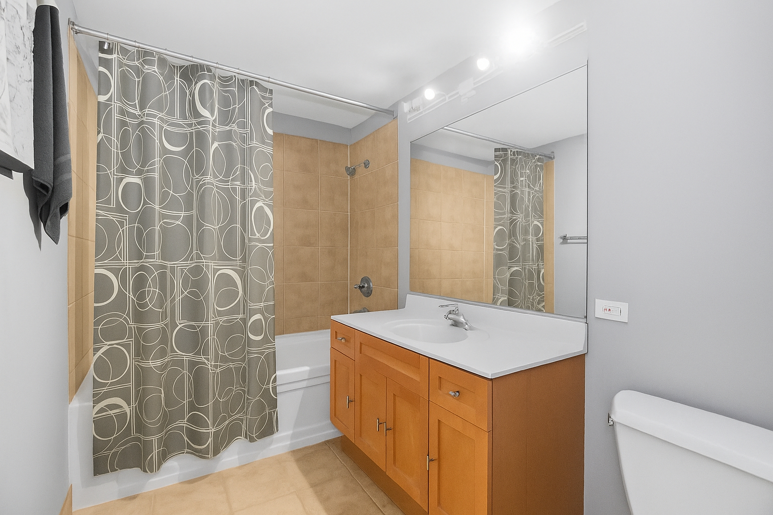 1845 S Michigan Avenue Unit: 808