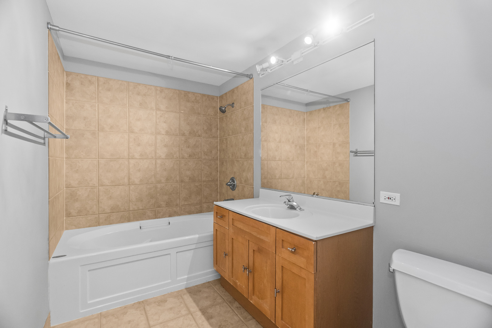 1845 S Michigan Avenue Unit: 808