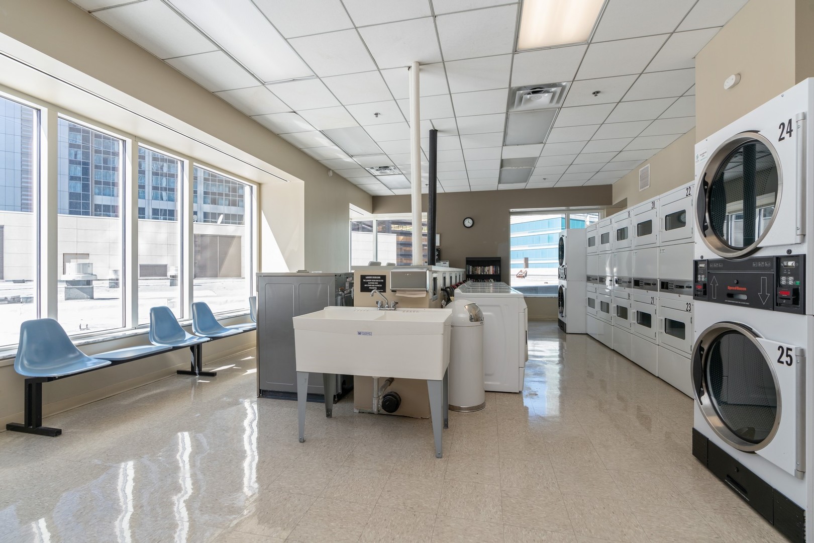 512 N McClurg Court Unit: 2501