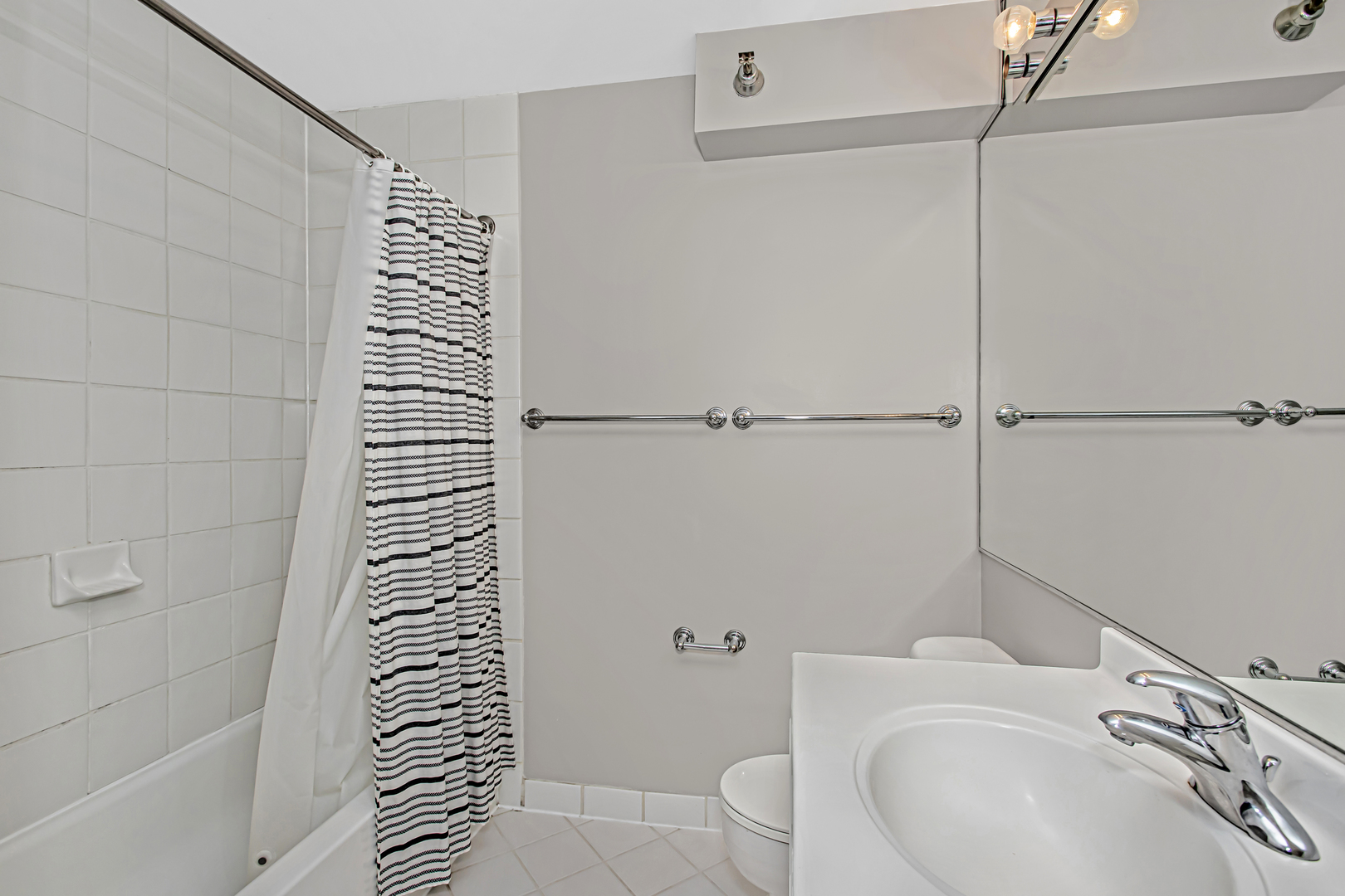 345 N LASALLE Drive Unit: 4003