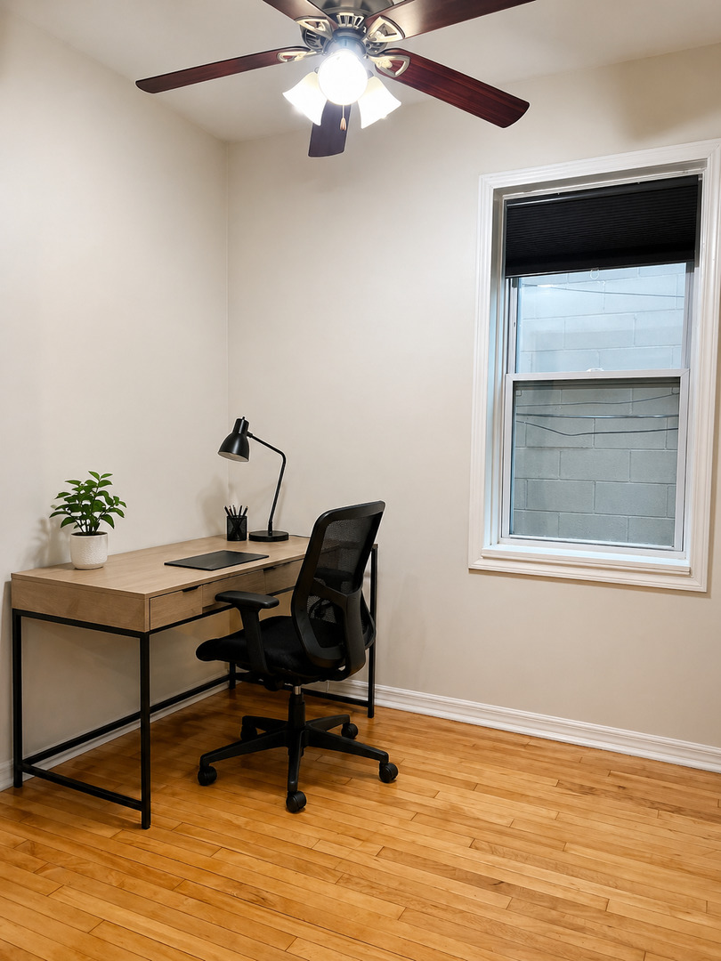 876 N Marshfield Avenue Unit: 1R