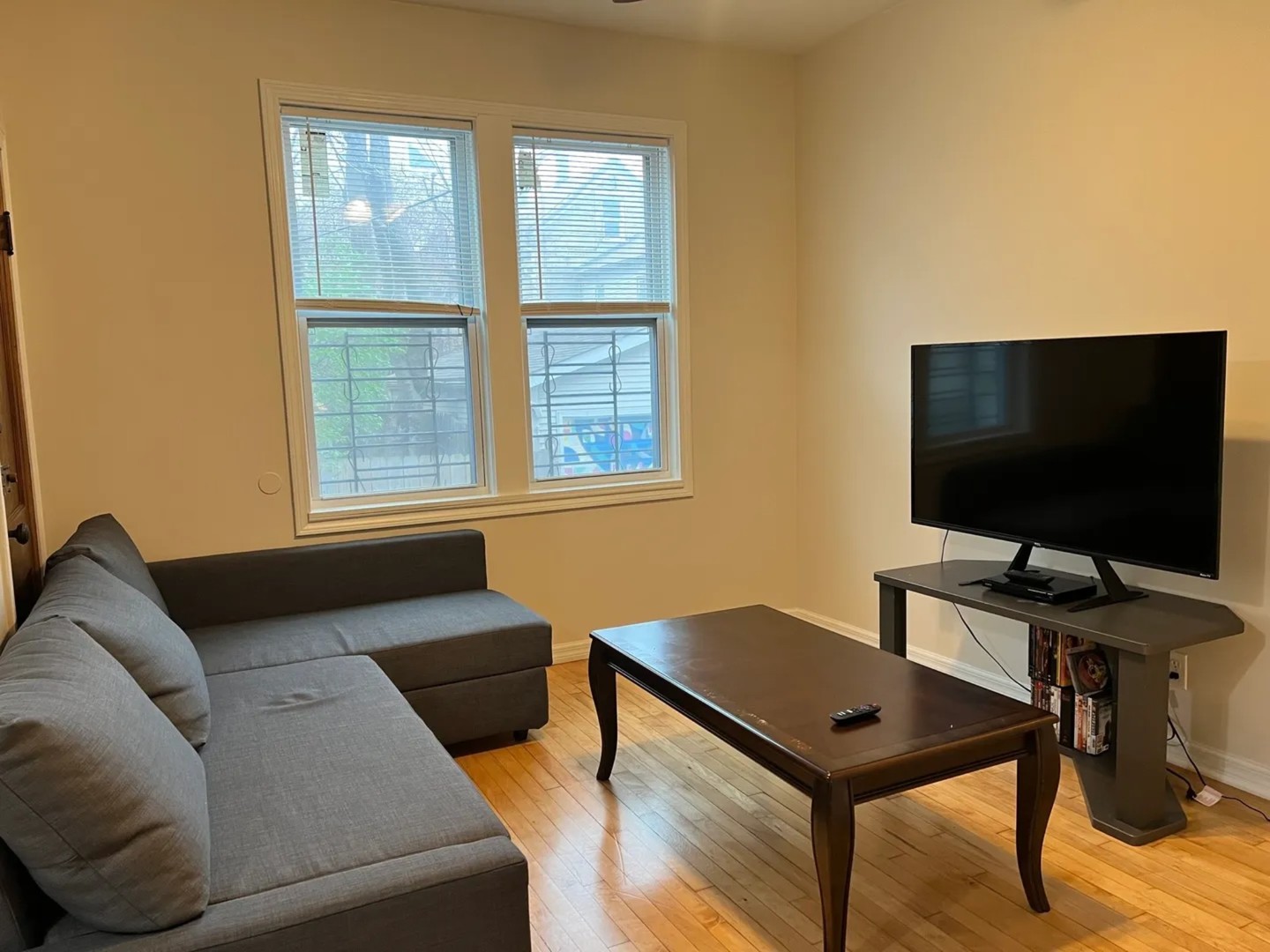 876 N Marshfield Avenue Unit: 1R