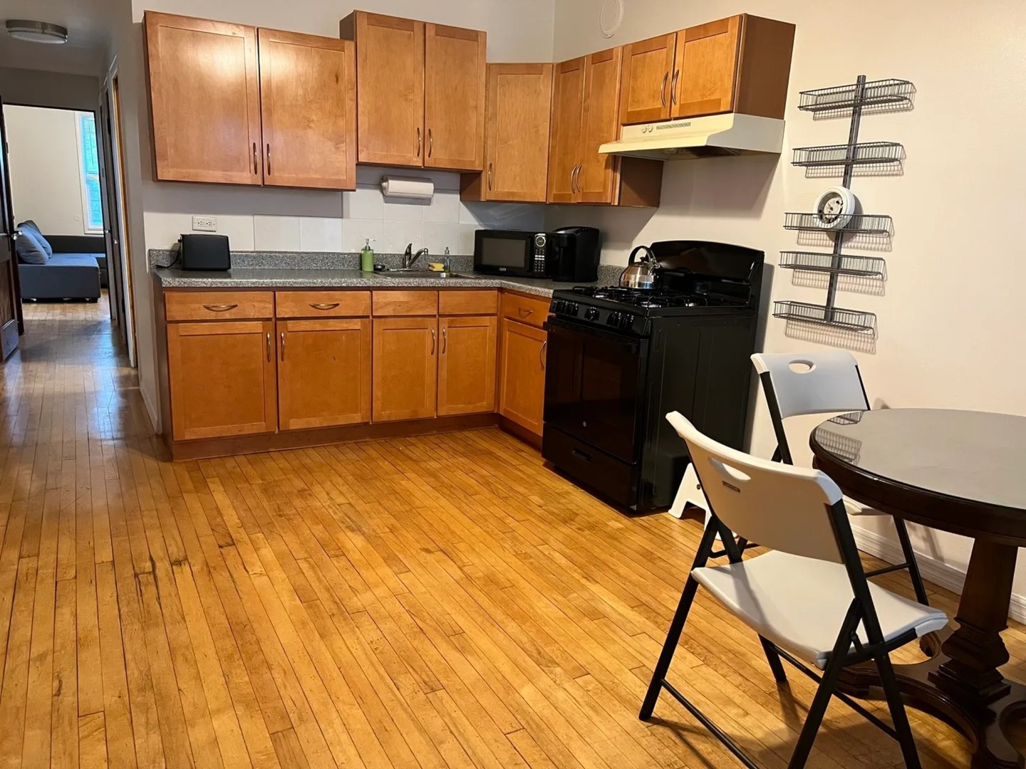 876 N Marshfield Avenue Unit: 1R