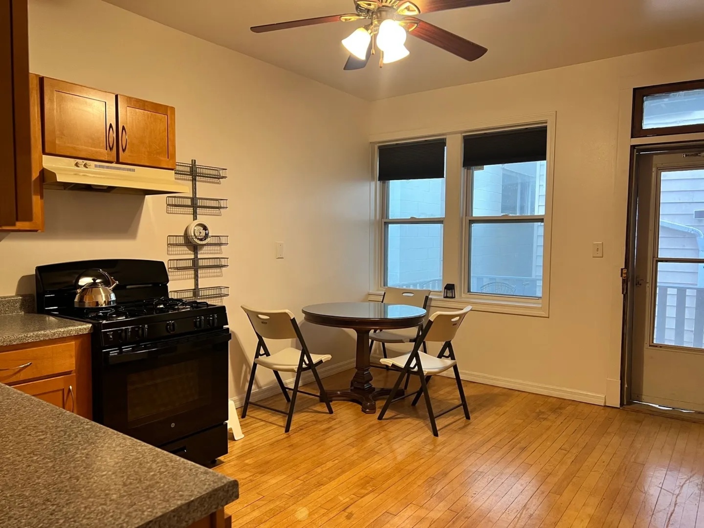 876 N Marshfield Avenue Unit: 1R