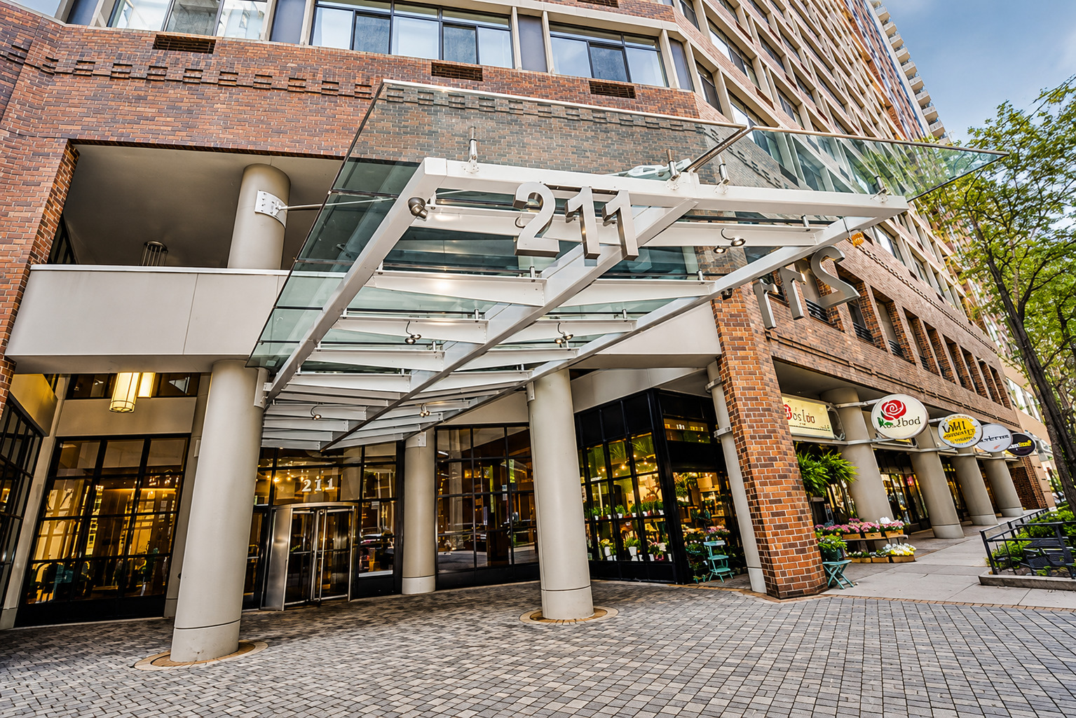 211 E Ohio Street Unit: 2517