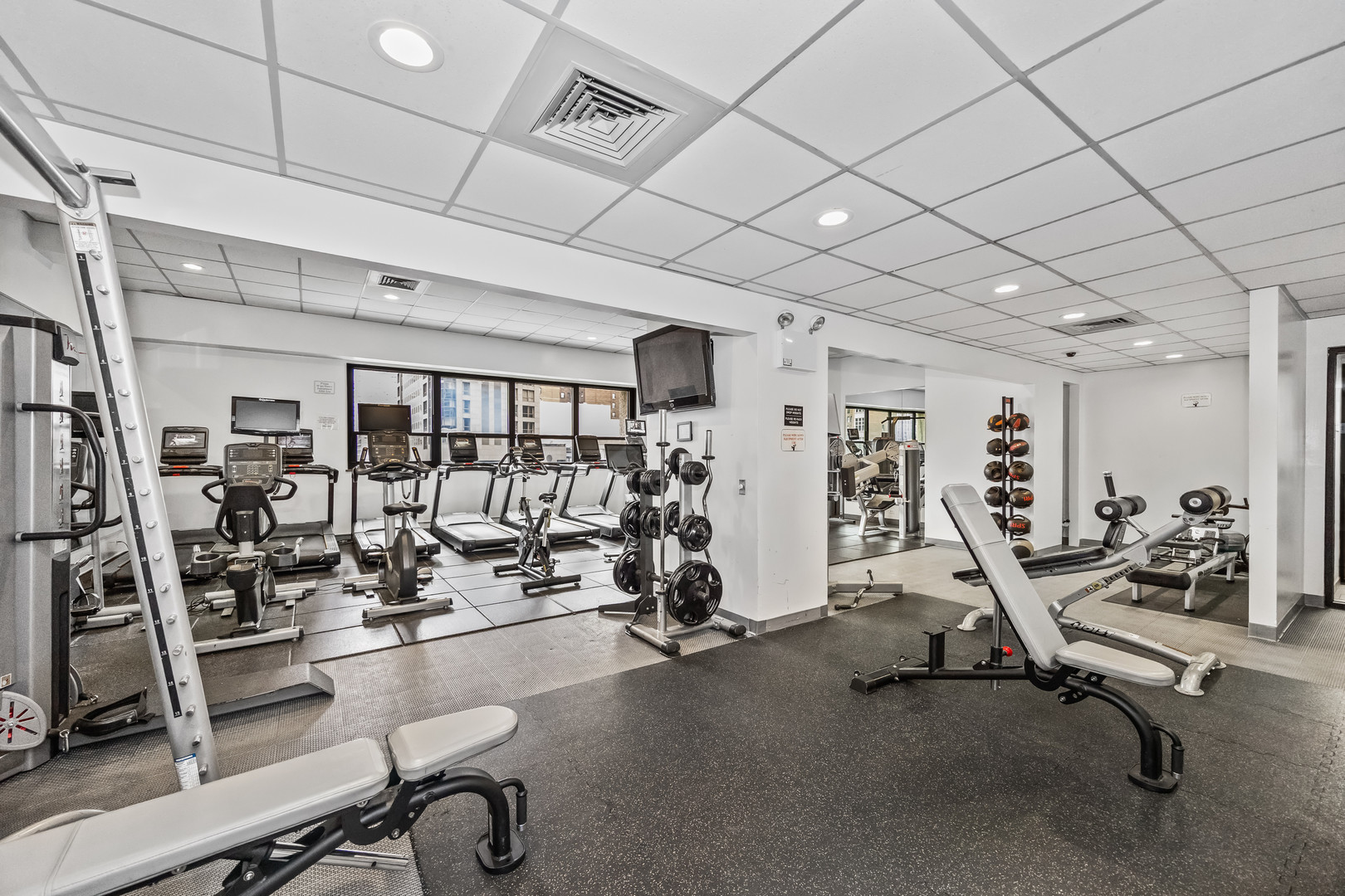 1030 N STATE Street Unit: 40F
