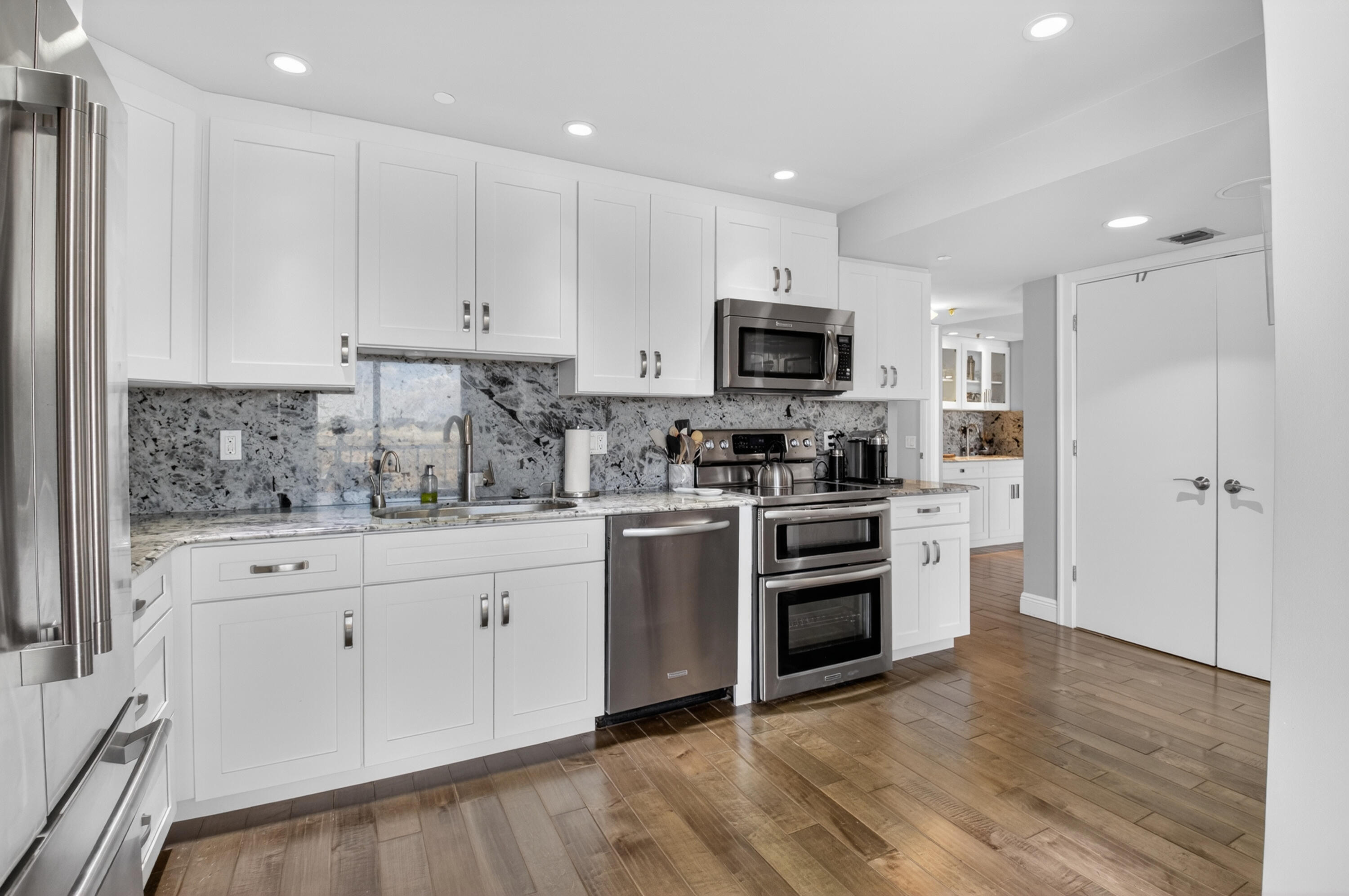 7802 Lakeside Boulevard 725
