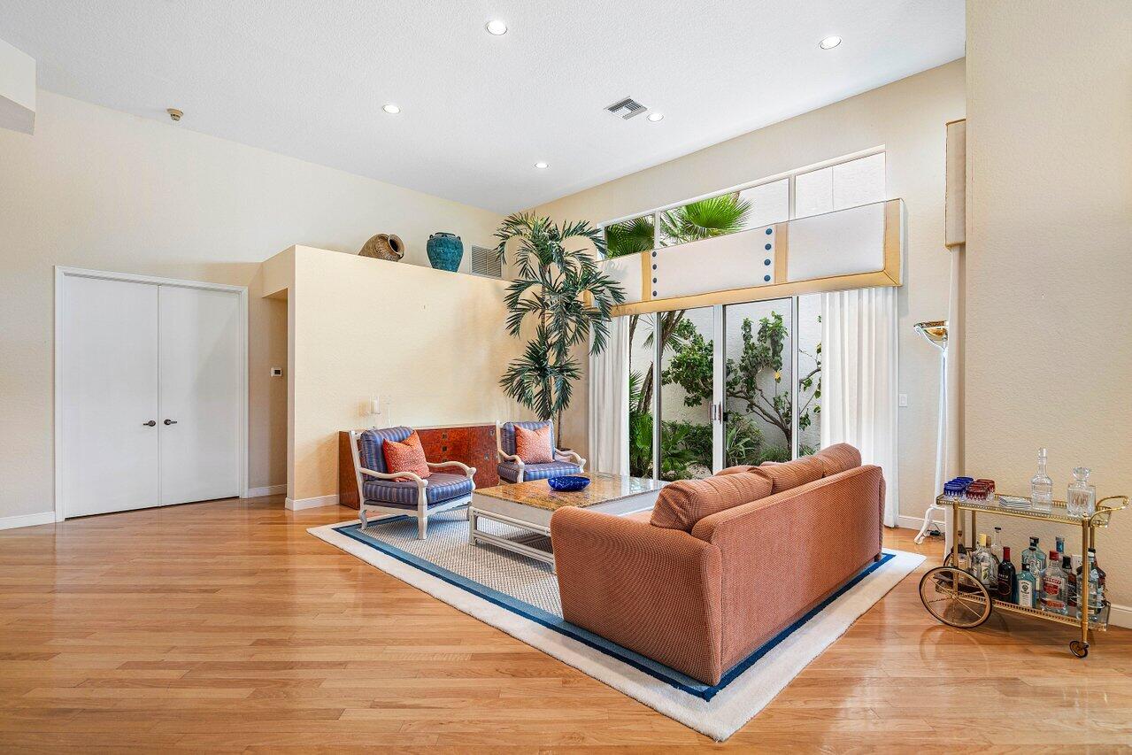 5806 NW 25th Terrace