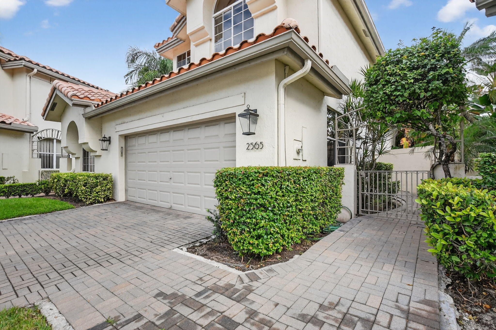 2565 NW 52nd Street