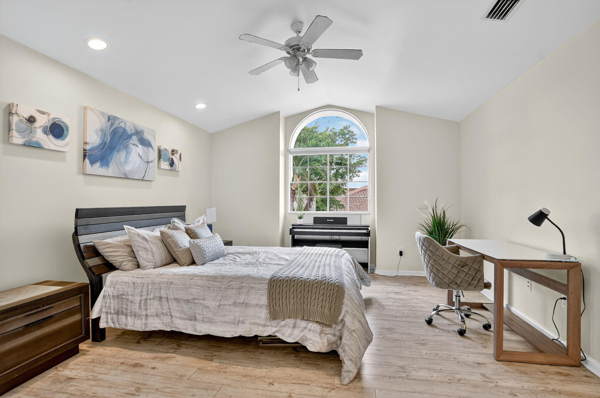 2565 NW 52nd Street