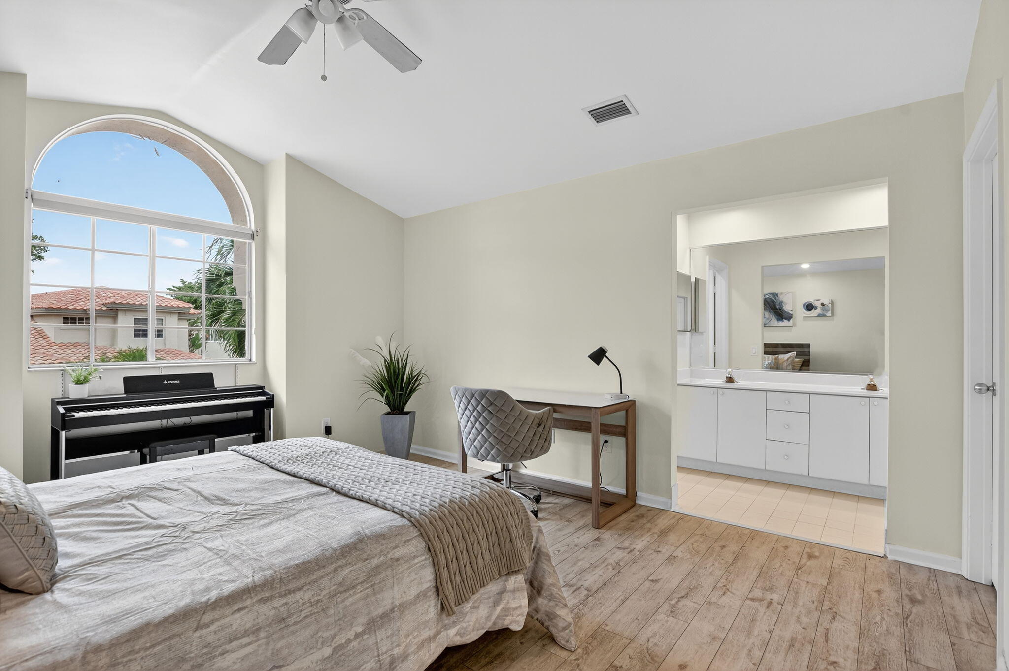 2565 NW 52nd Street
