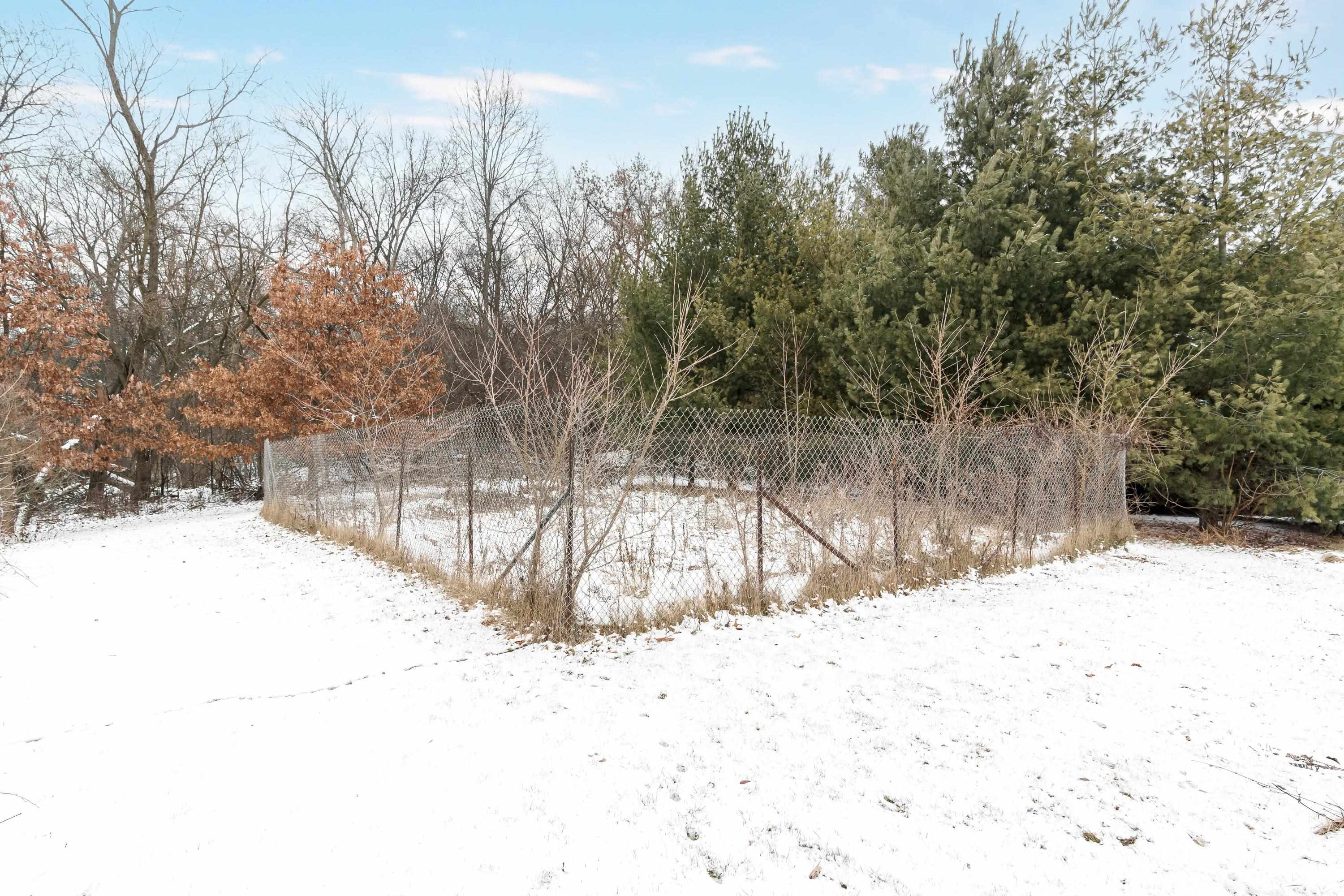 925 Hillcrest Lane
