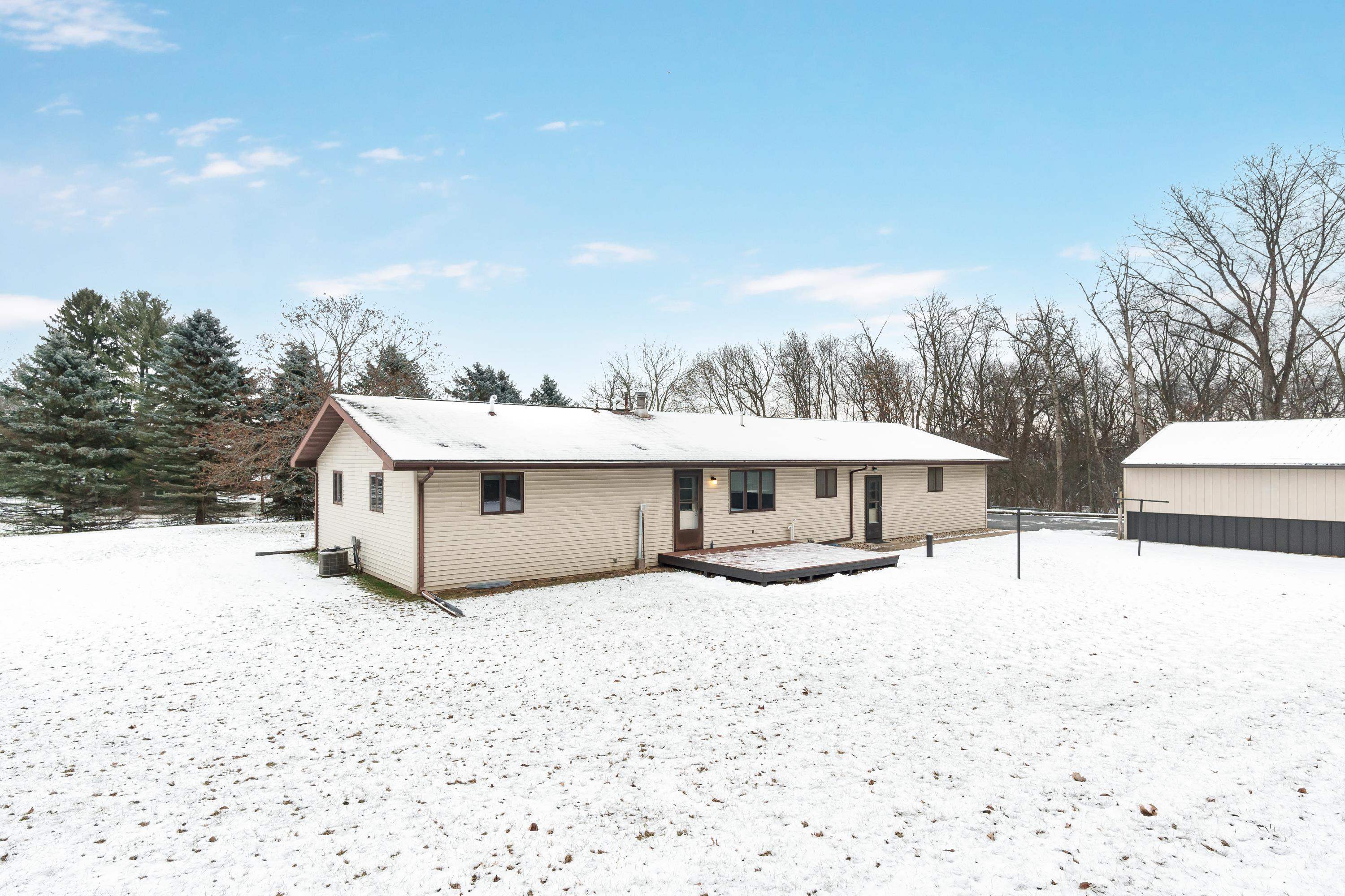 925 Hillcrest Lane