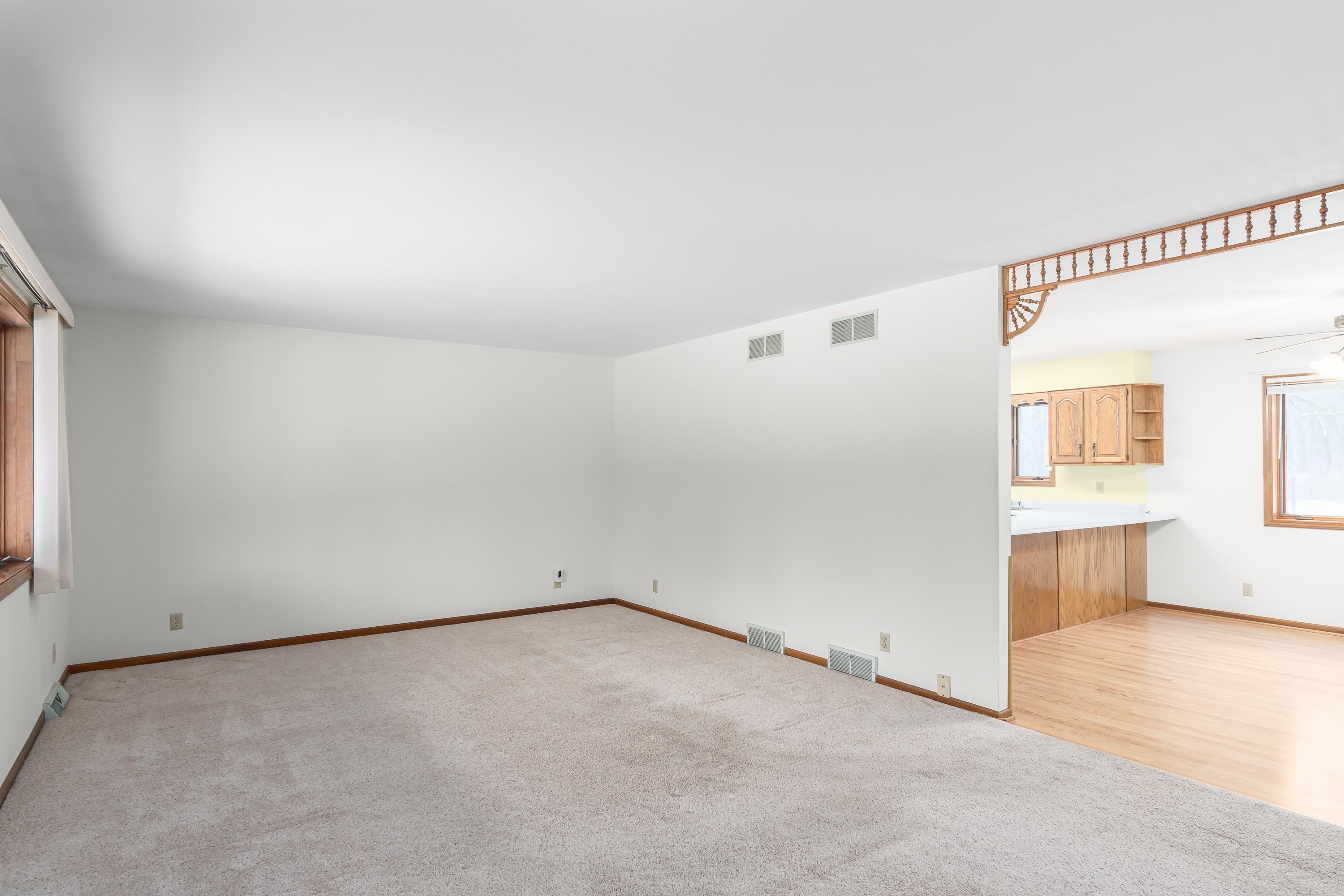 925 Hillcrest Lane