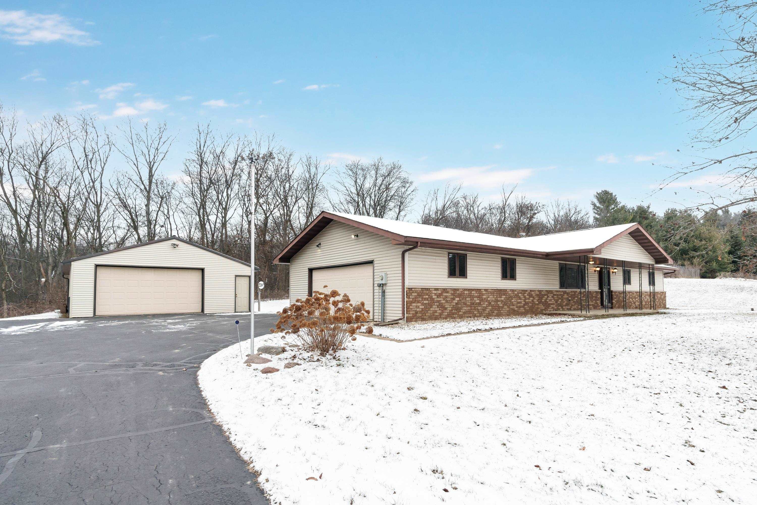 925 Hillcrest Lane