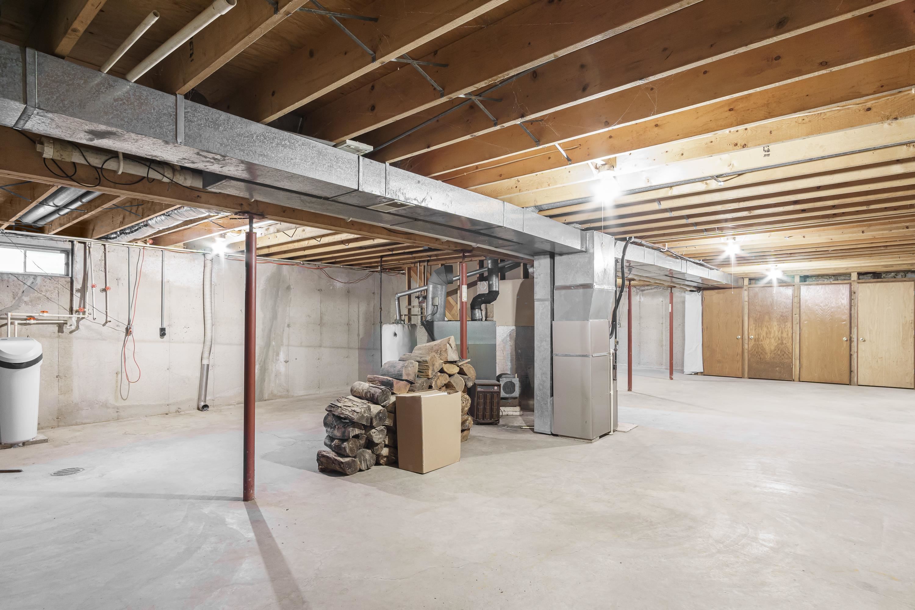 925 Hillcrest Lane