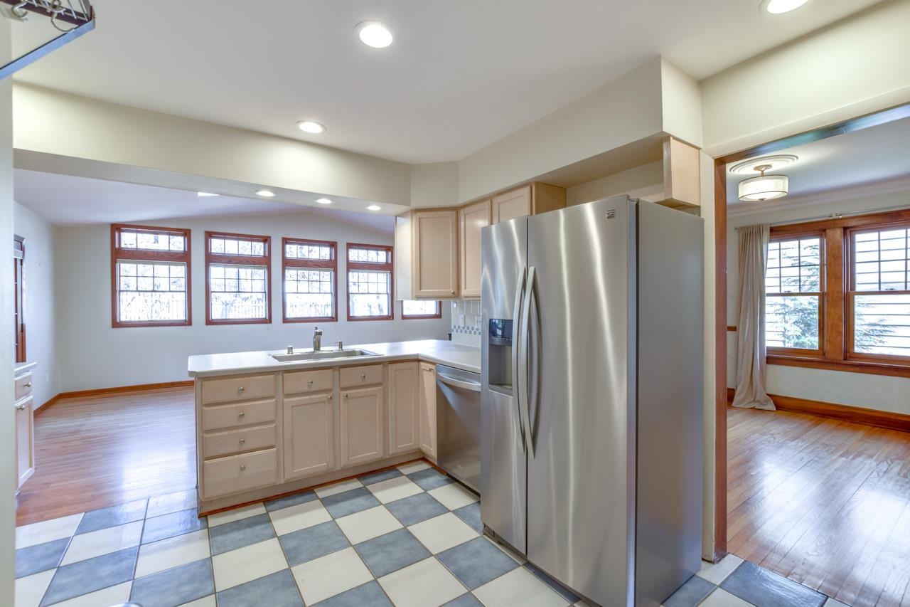 4138 Cherokee Drive