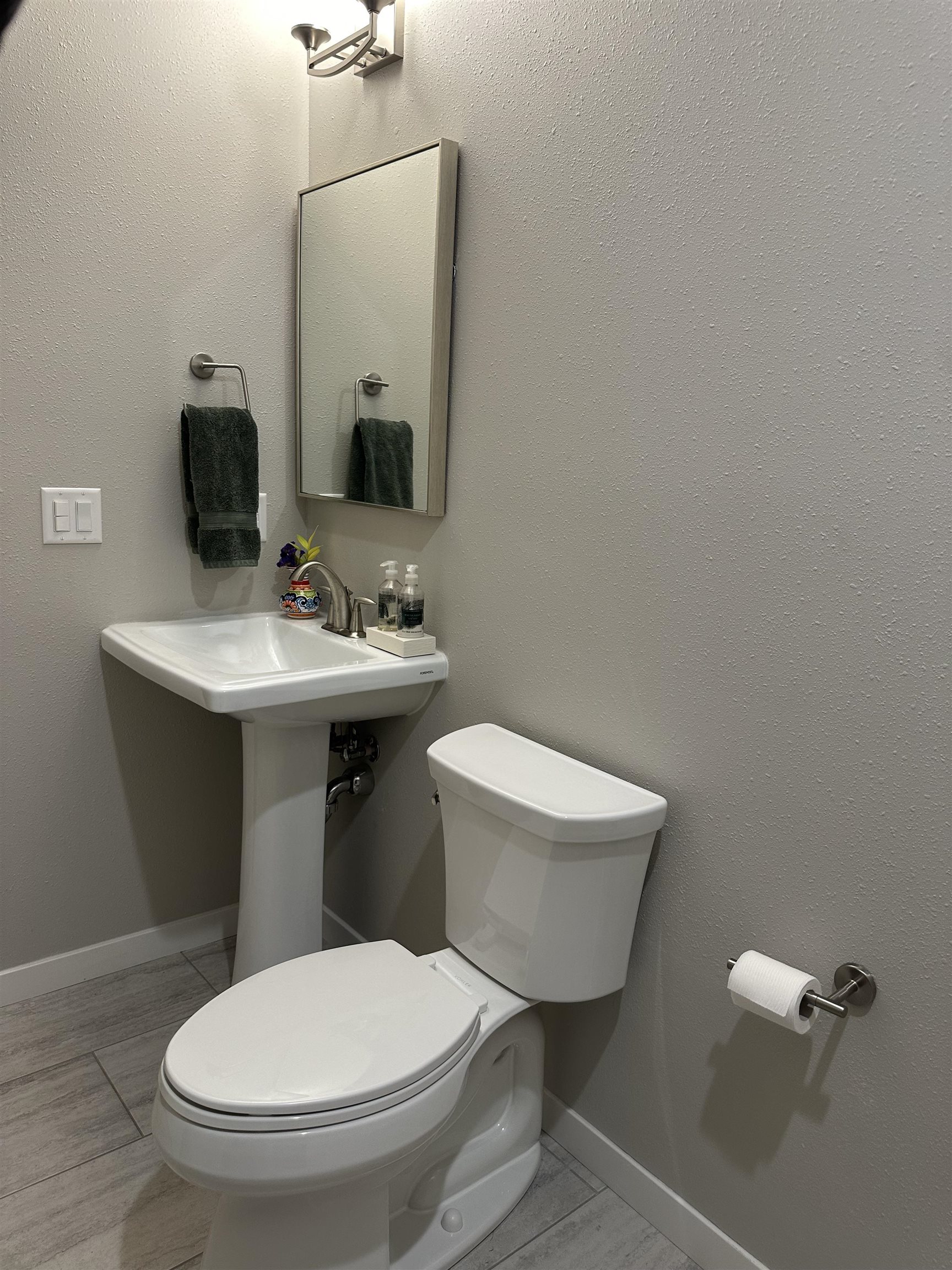 625 N Segoe Road 200