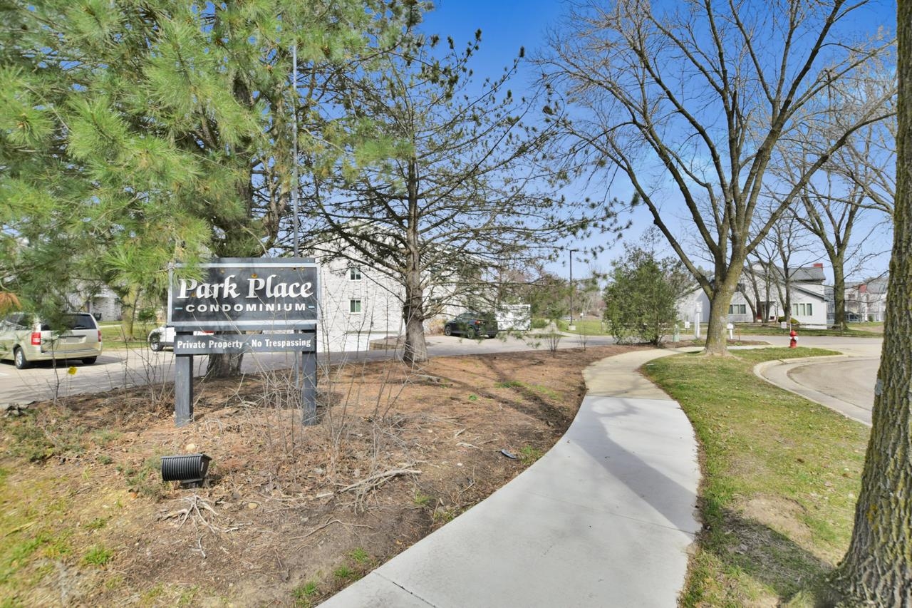 132 Ponwood Circle E