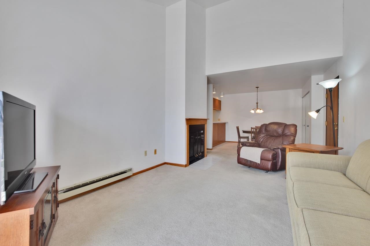 132 Ponwood Circle E