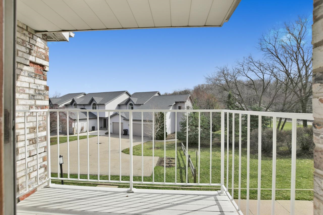 132 Ponwood Circle E