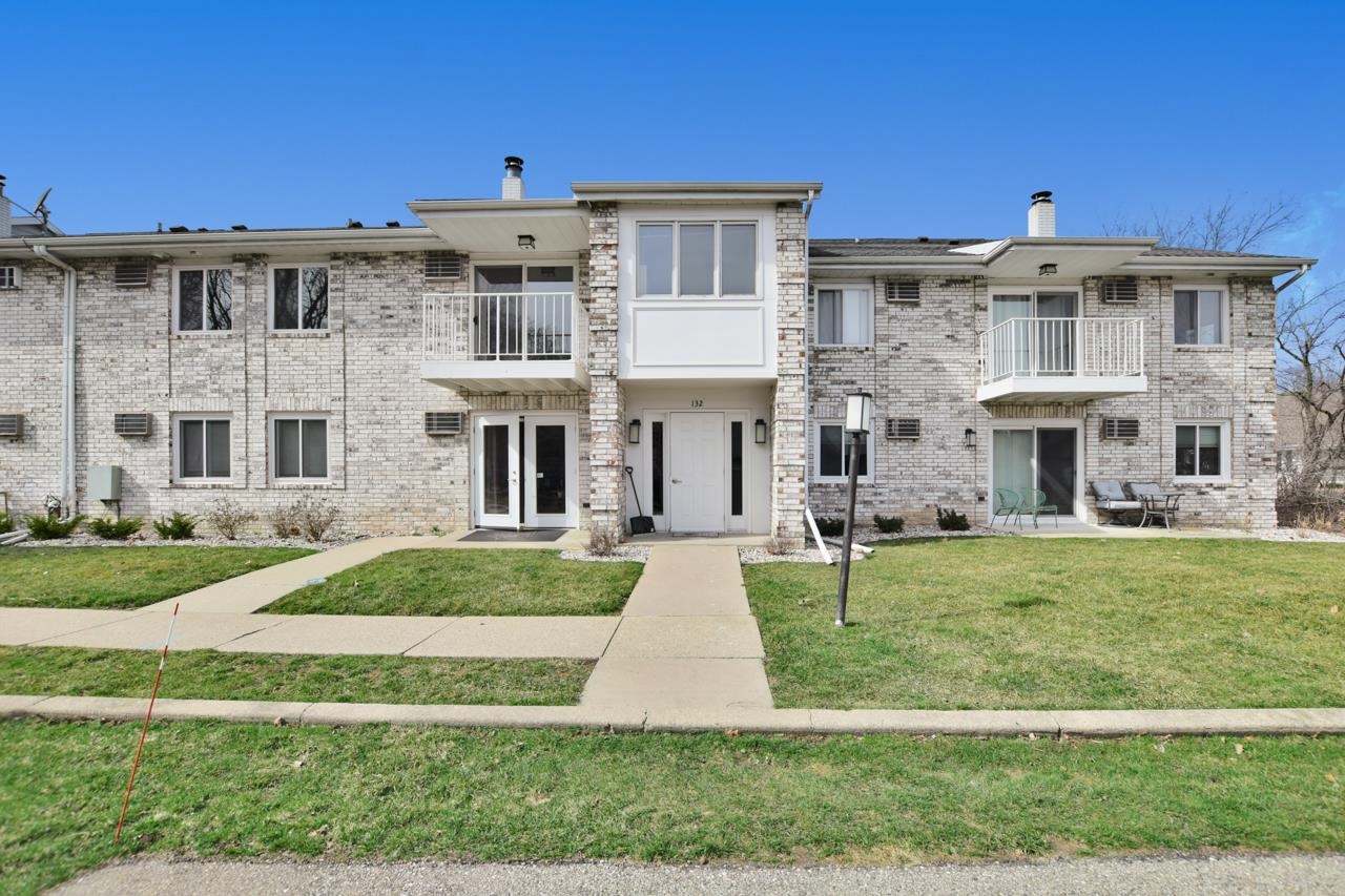 132 Ponwood Circle E