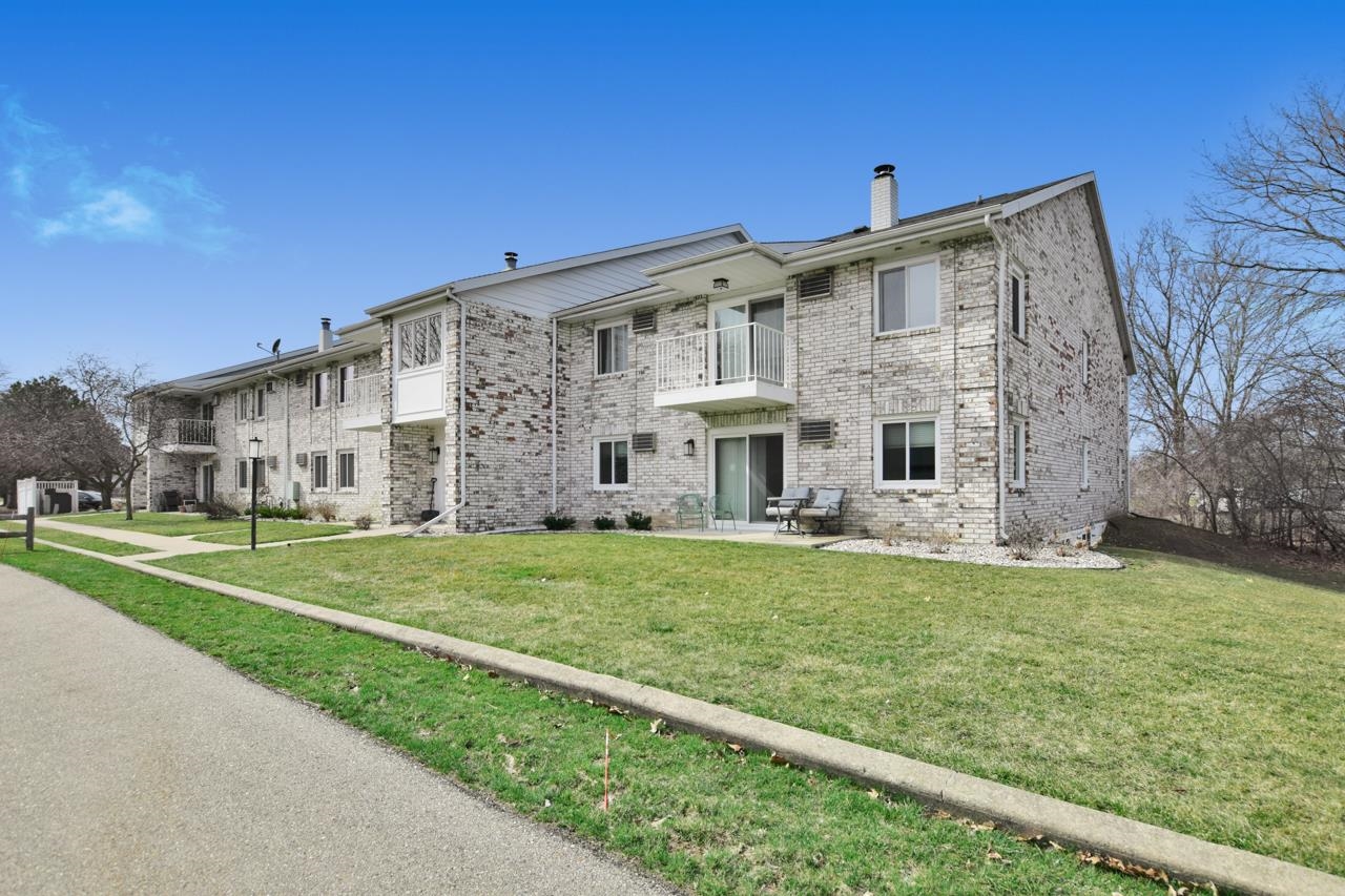 132 Ponwood Circle E