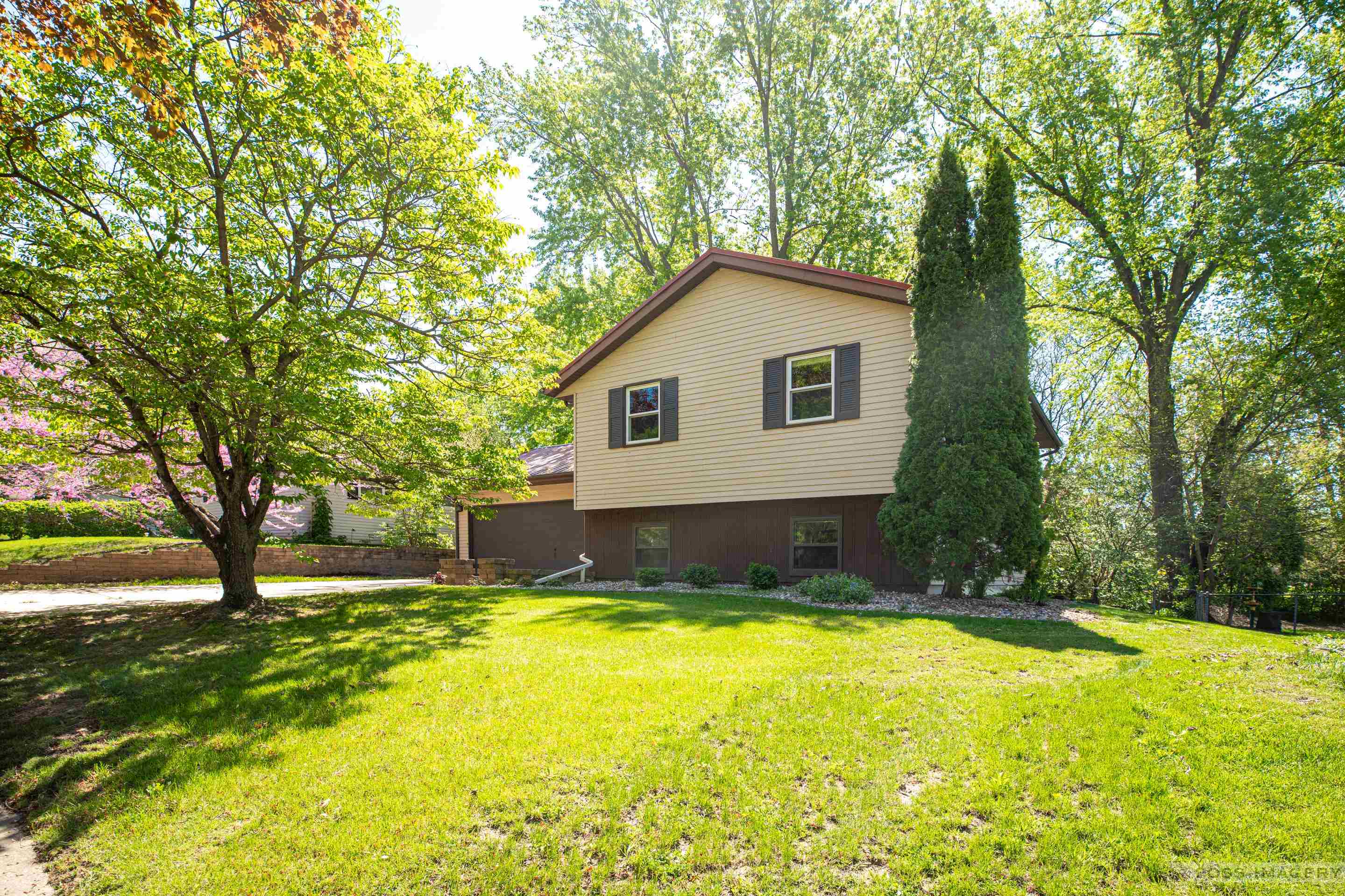 4913 Violet Lane