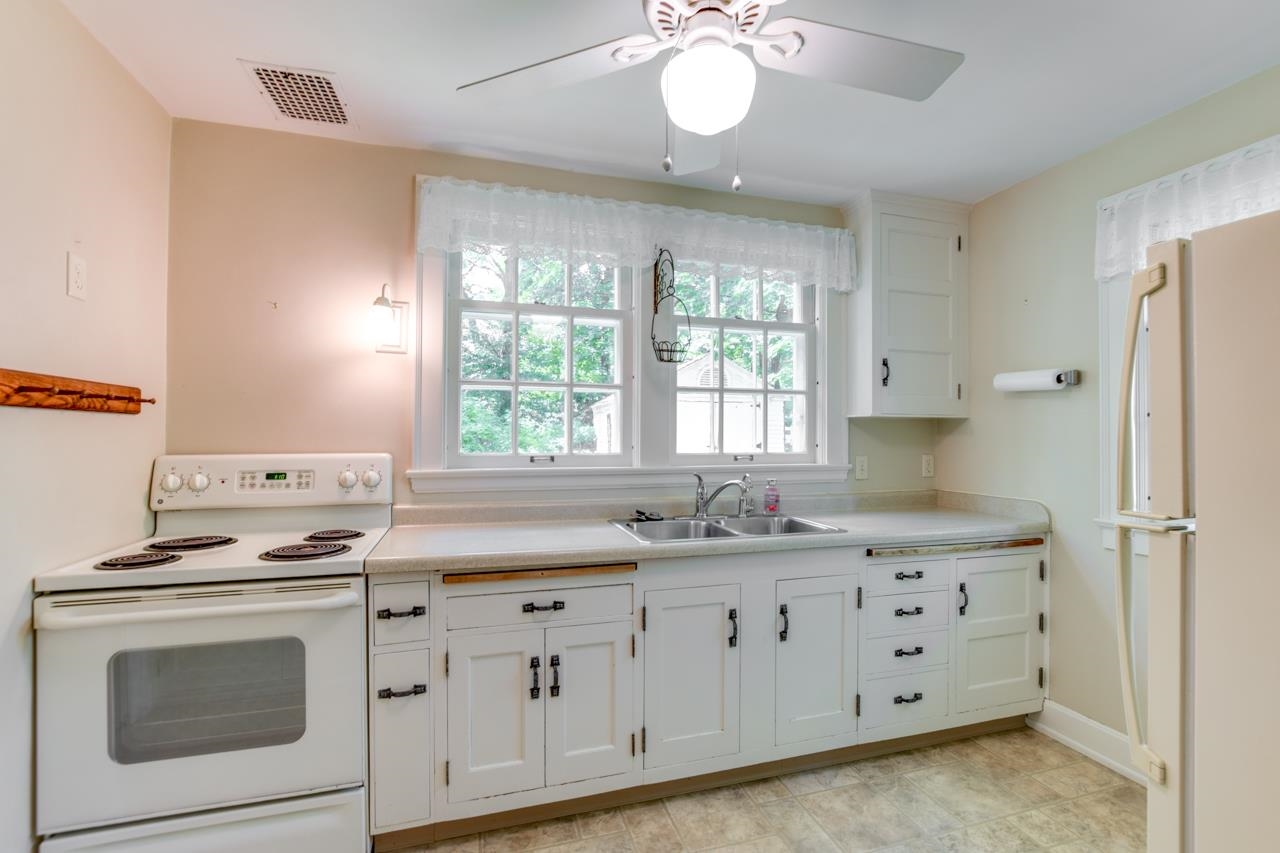 1226 Sweetbriar Road
