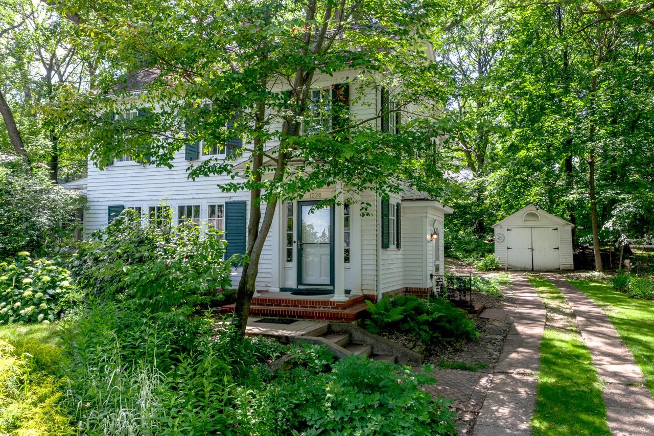 1226 Sweetbriar Road