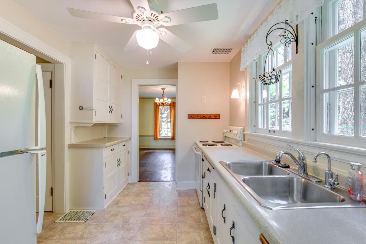 1226 Sweetbriar Road