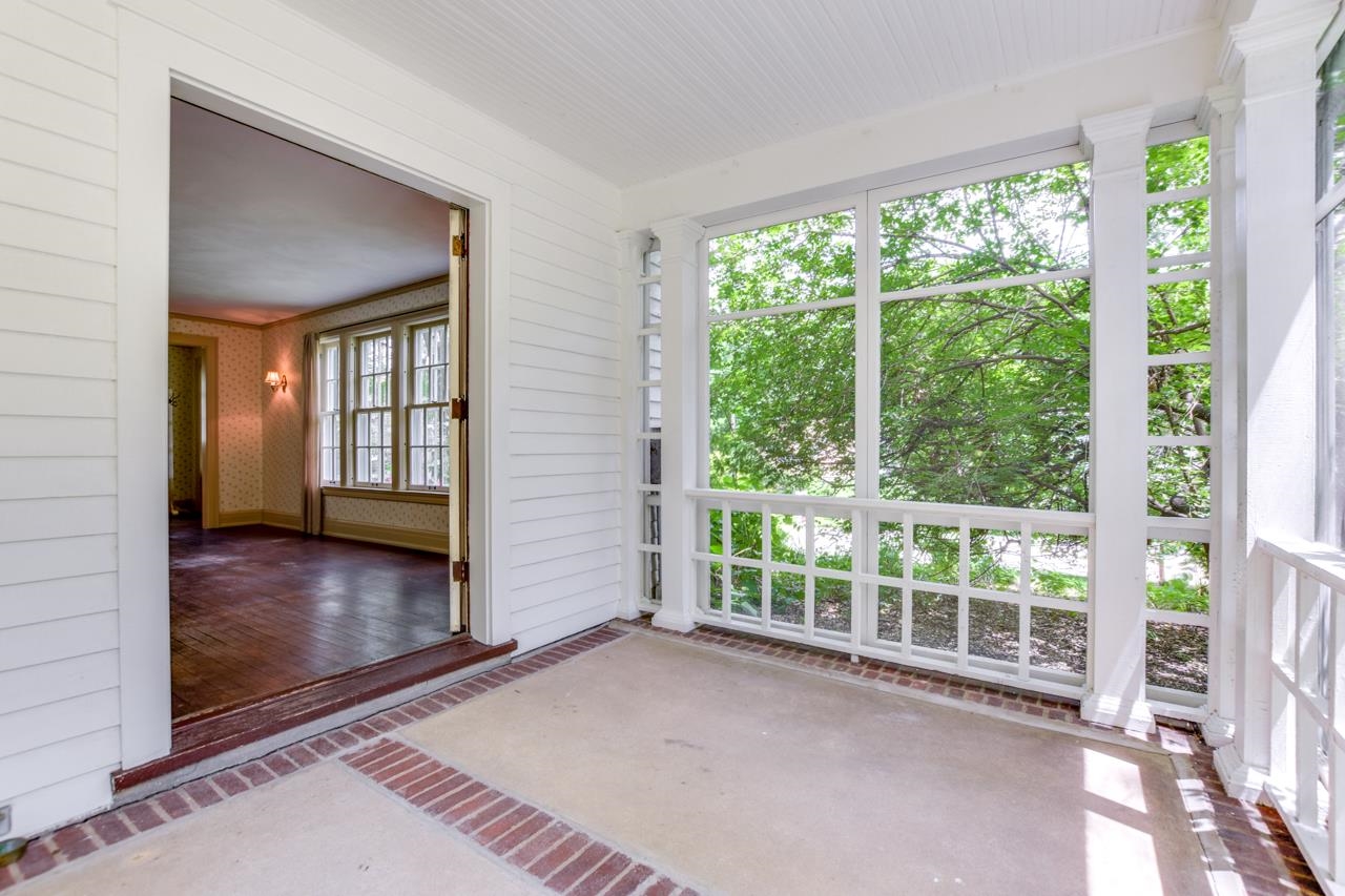 1226 Sweetbriar Road