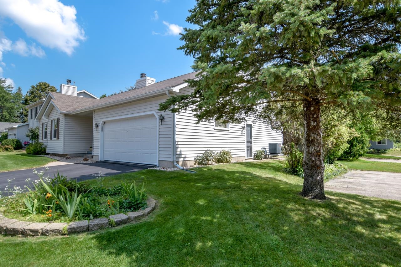 7562 W Village Crest Drive