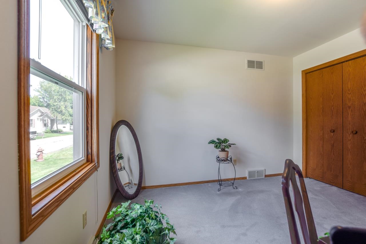 7562 W Village Crest Drive