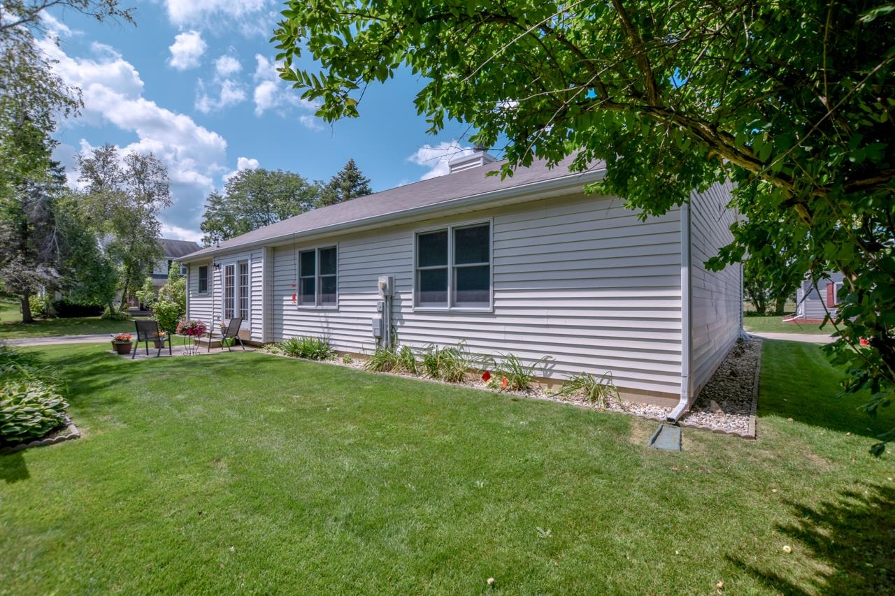 7562 W Village Crest Drive