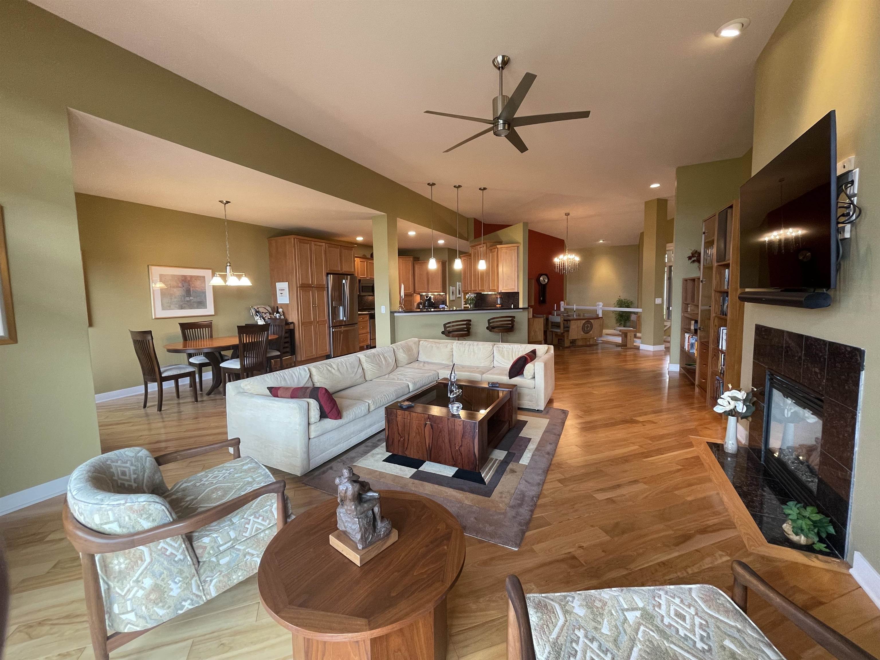 1838 Breezy Trail