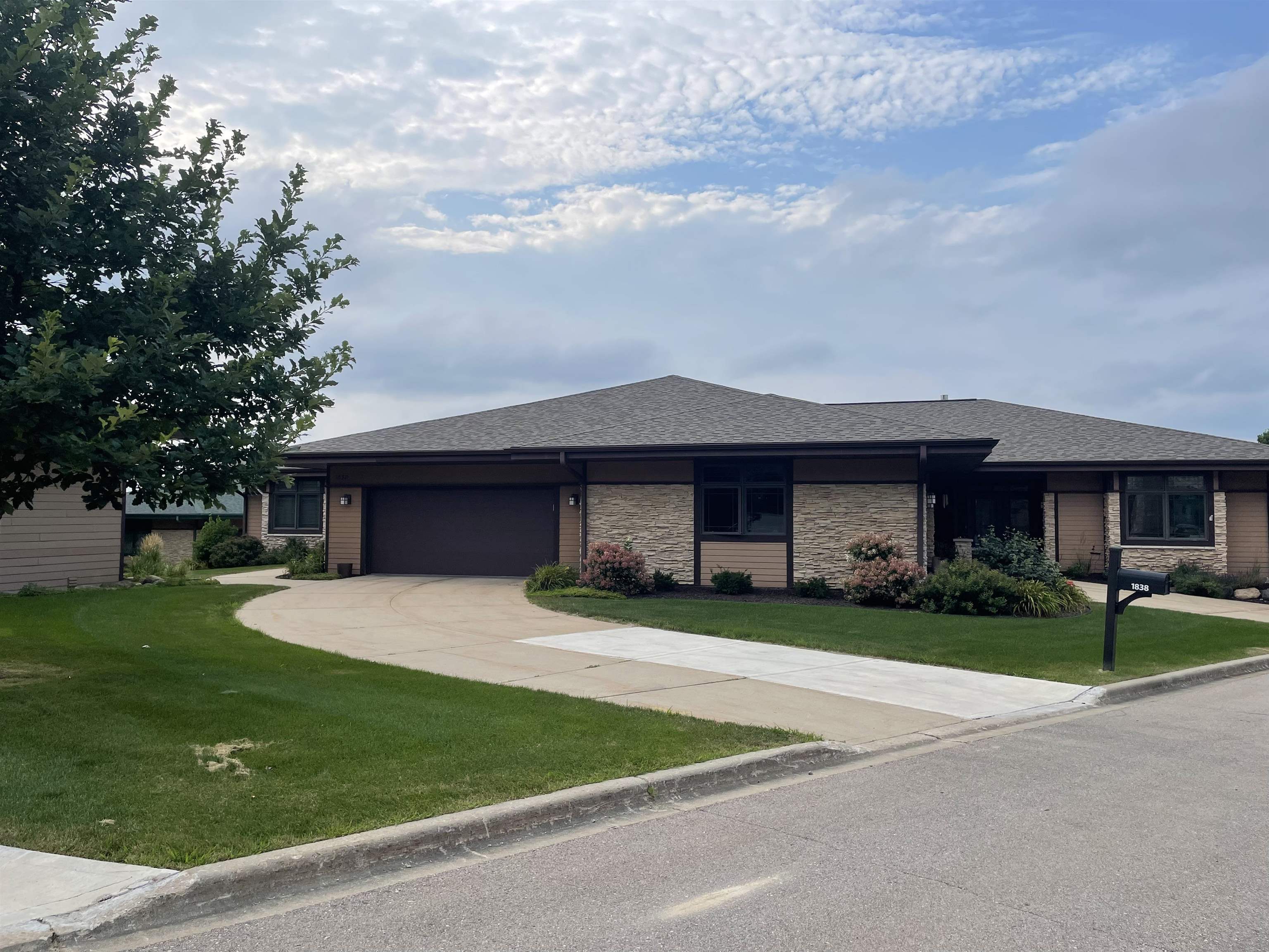 1838 Breezy Trail