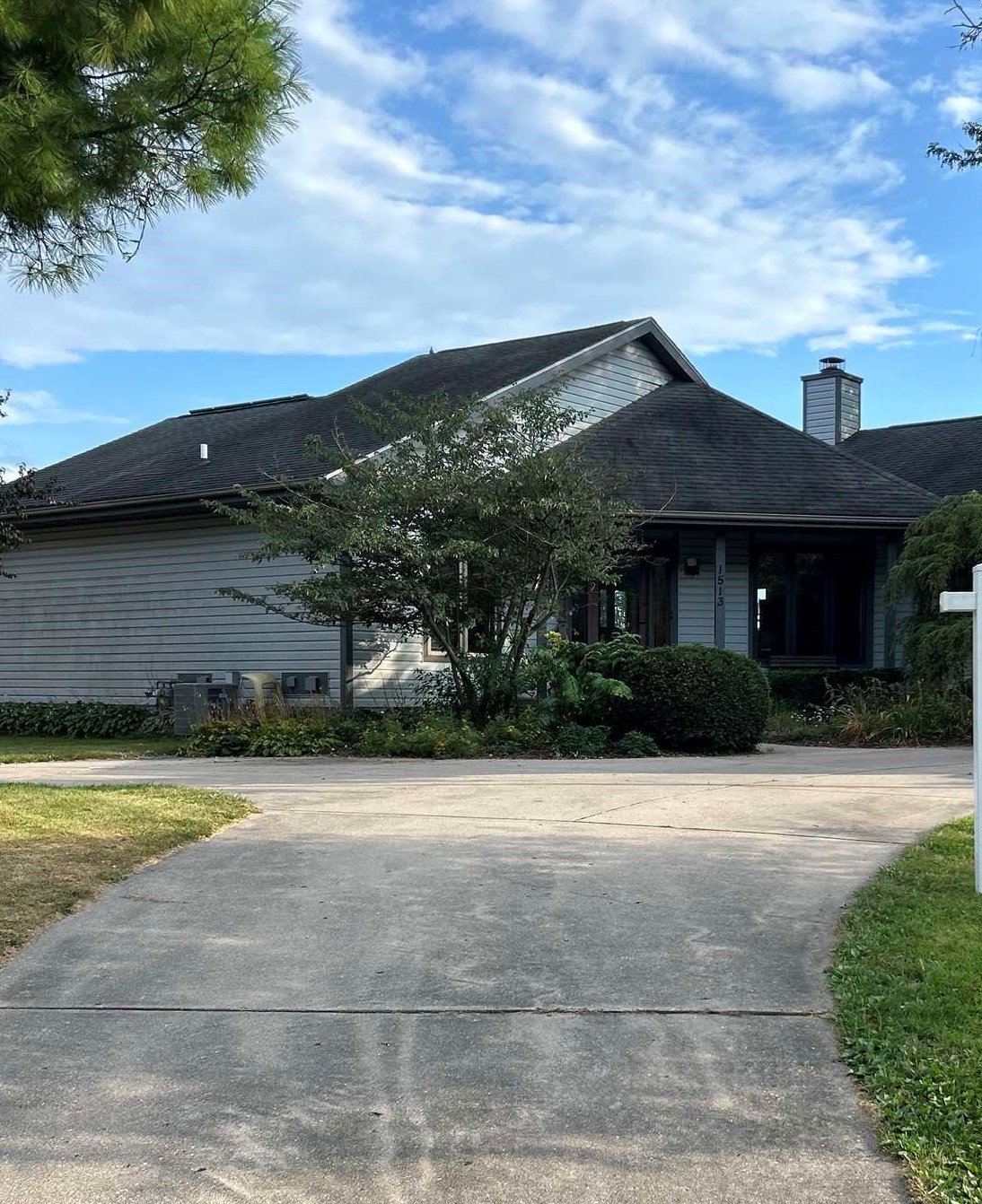 1513 Comanche Glen