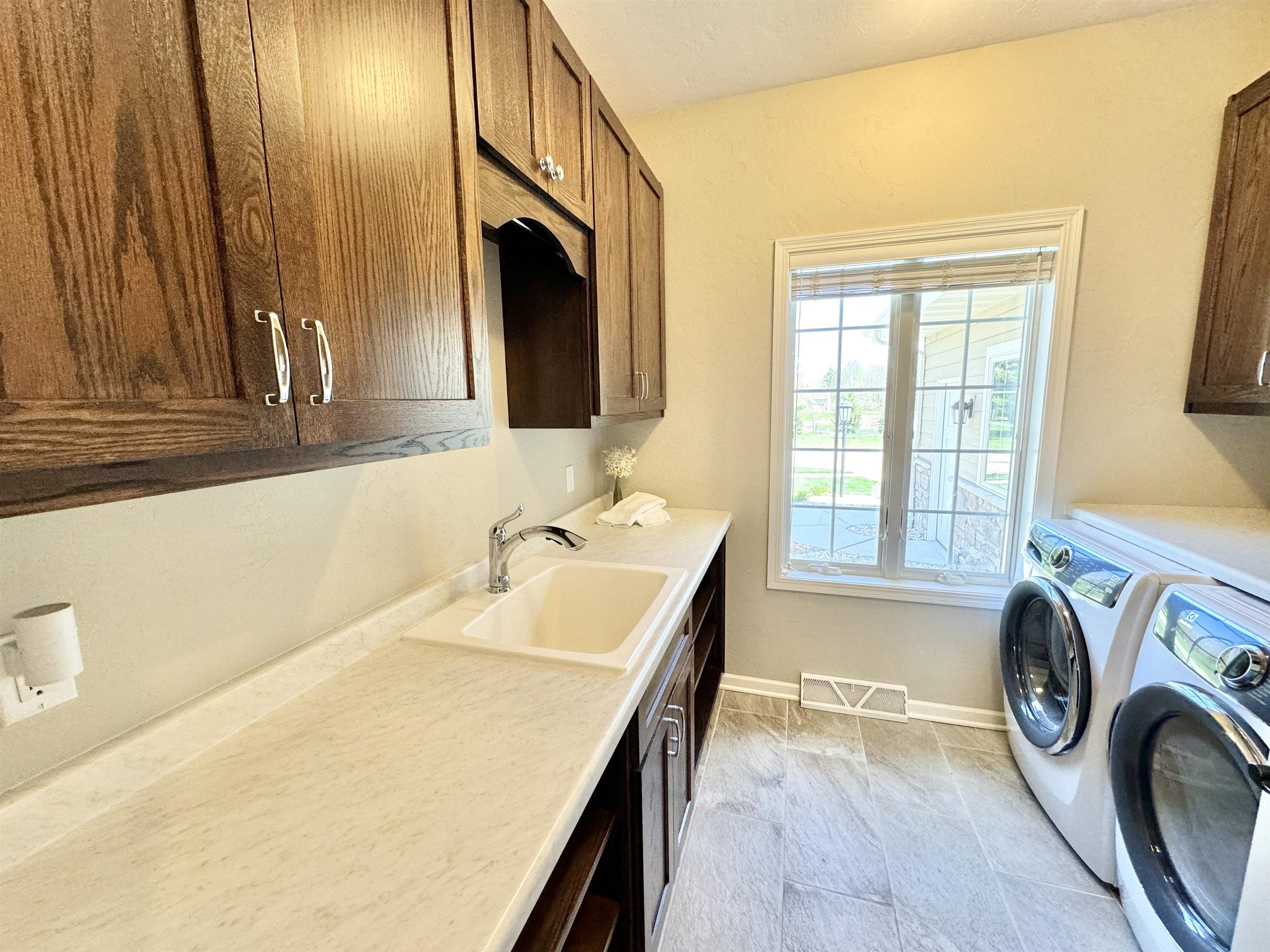 2738 Arbor Ridge Way