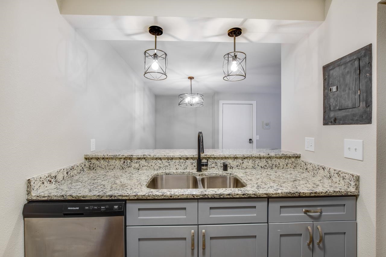 2418 Independence Lane 103